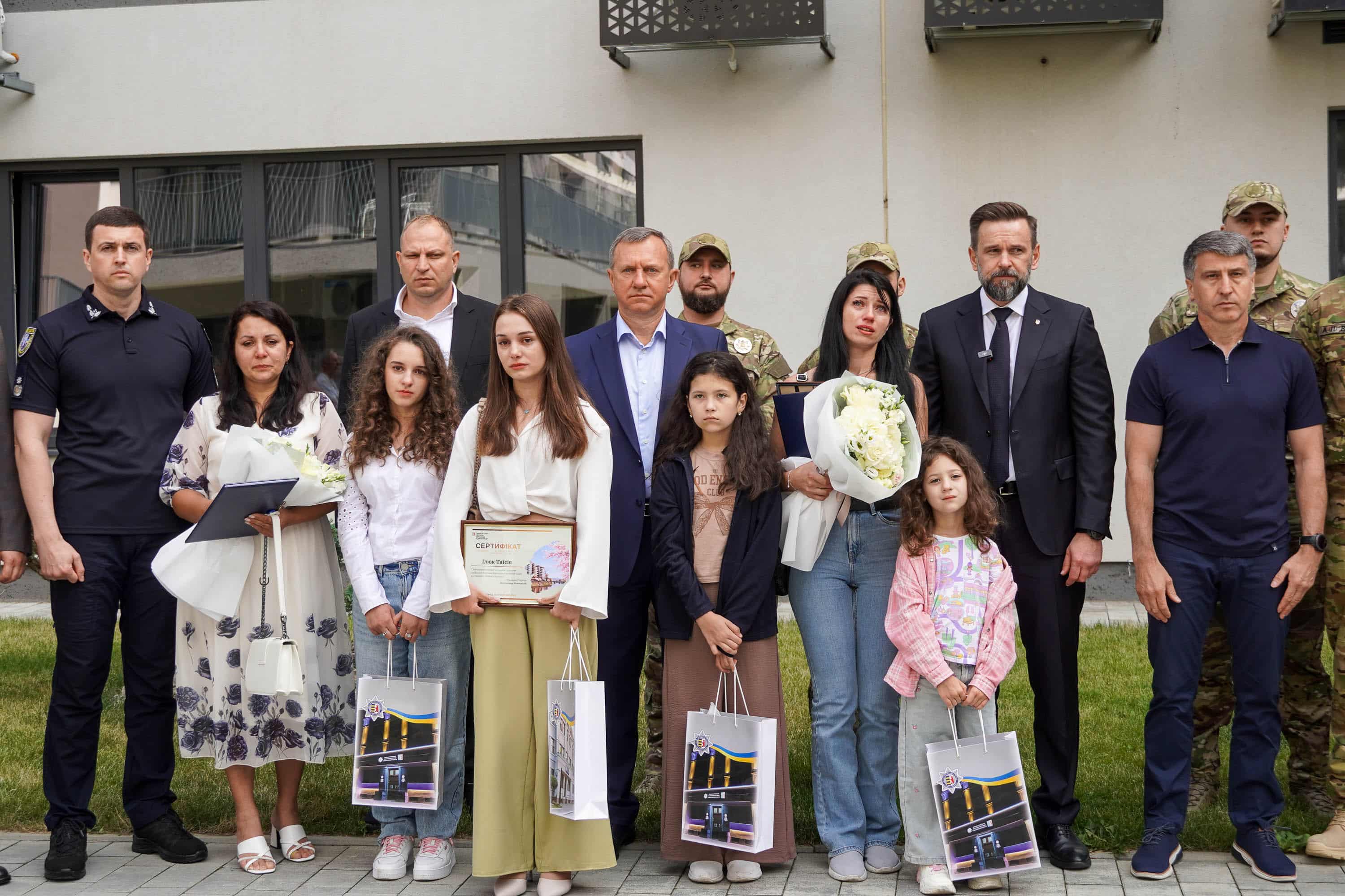 Ще три родини військовослужбовців отримали власне житло в Ужгороді