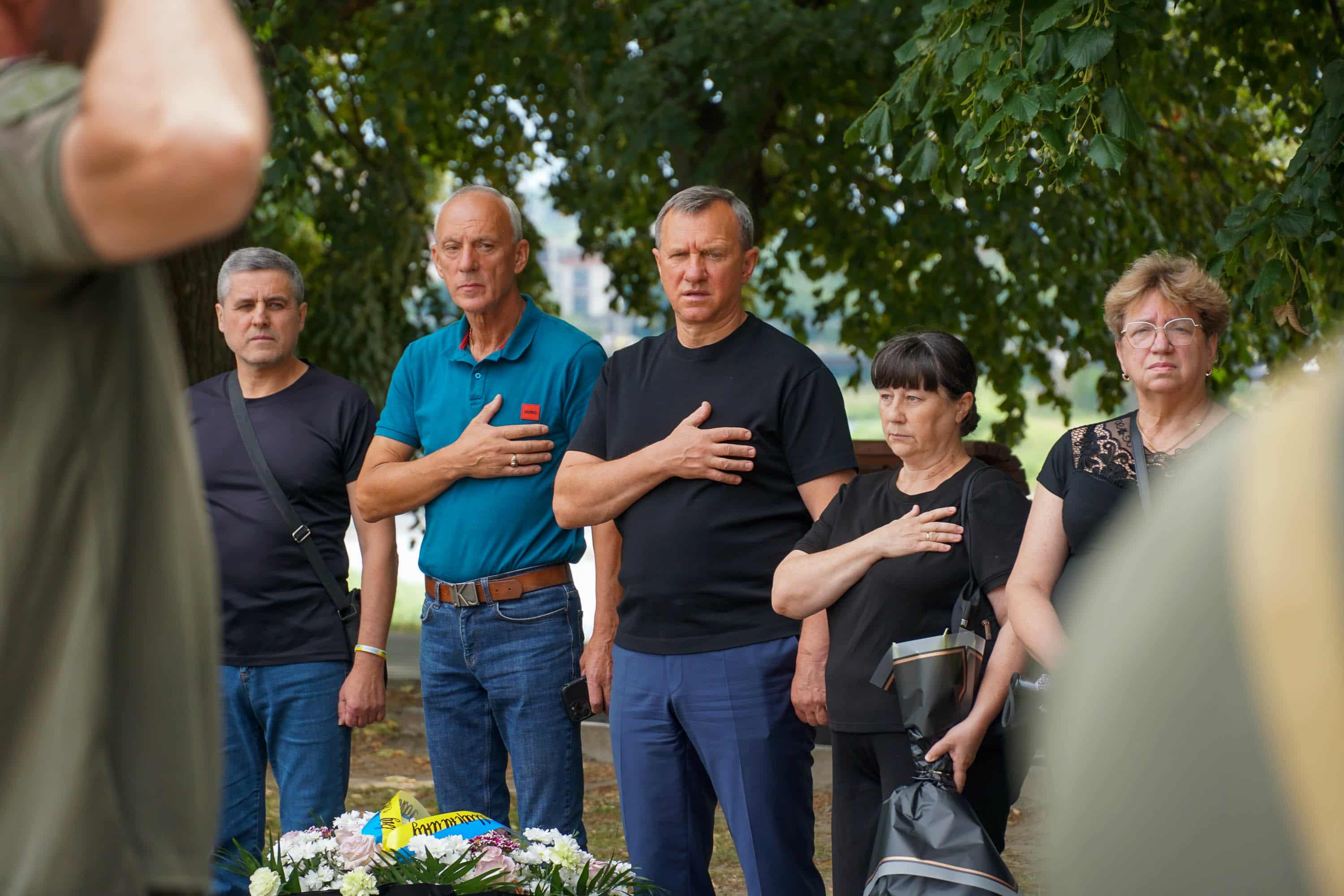 Сьогодні Ужгород провів в останню земну дорогу захисника – 44-річного солдата Василя Мартина