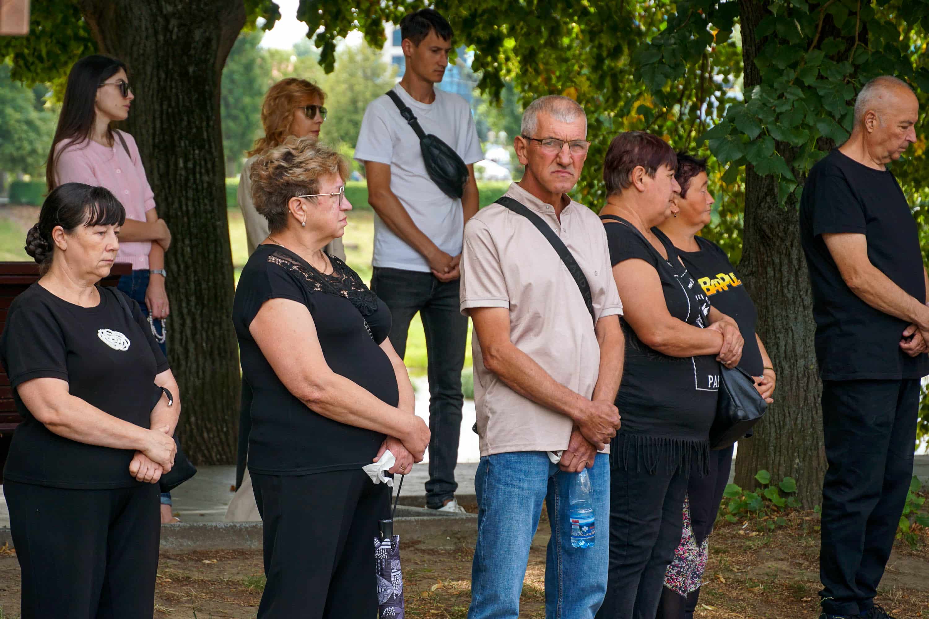 Сьогодні Ужгород провів в останню земну дорогу захисника – 44-річного солдата Василя Мартина