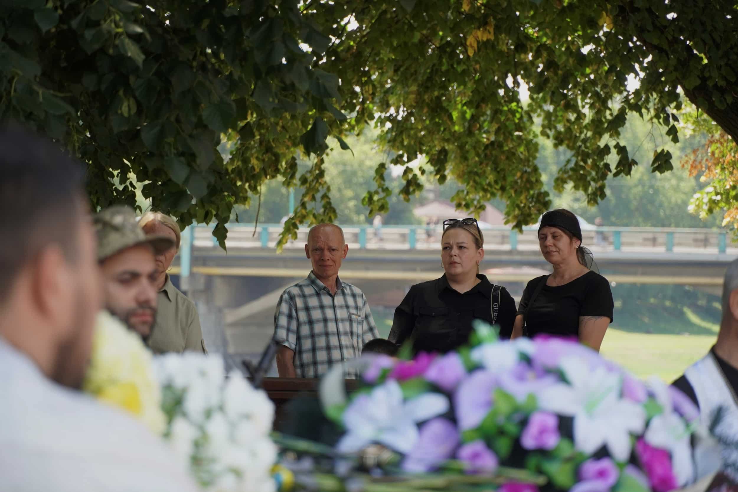 Сьогодні в Ужгороді віддали останню шану 32-річному солдату Володимиру Жупіку