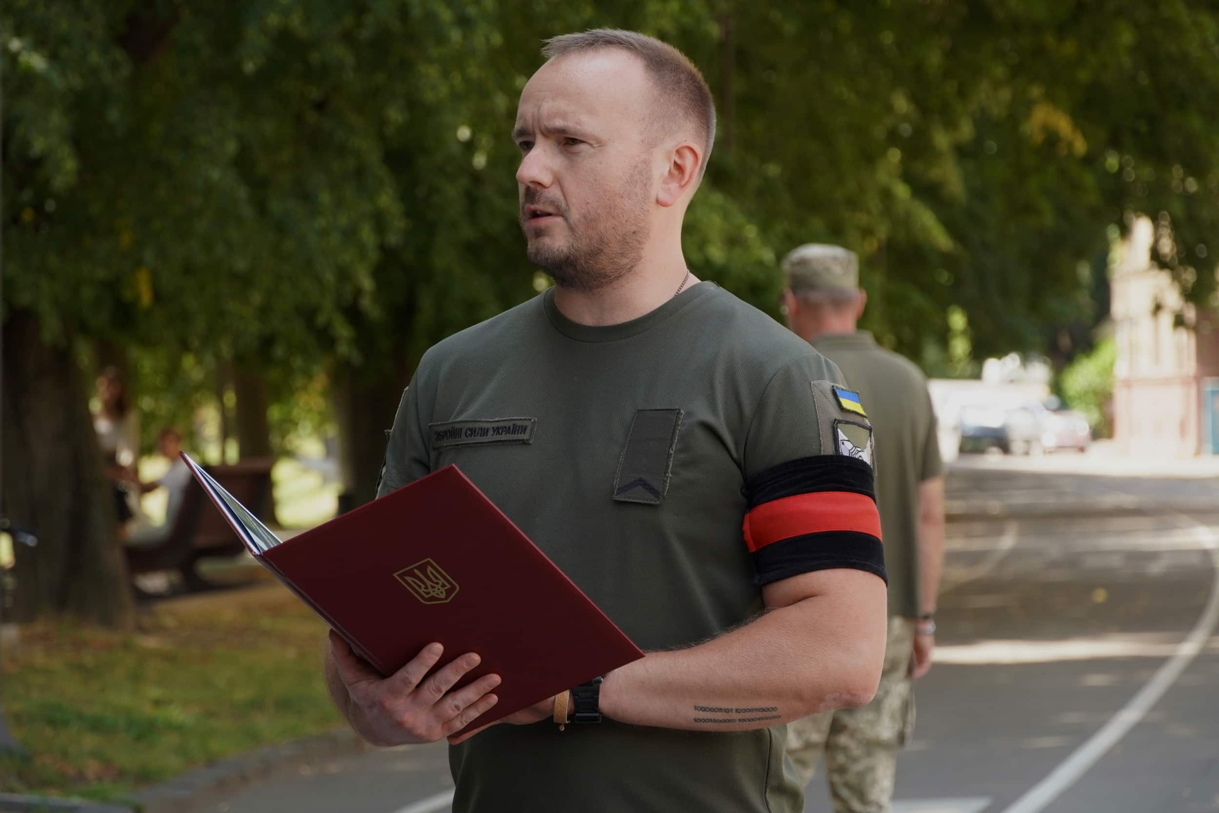 Сьогодні в Ужгороді віддали останню шану 32-річному солдату Володимиру Жупіку