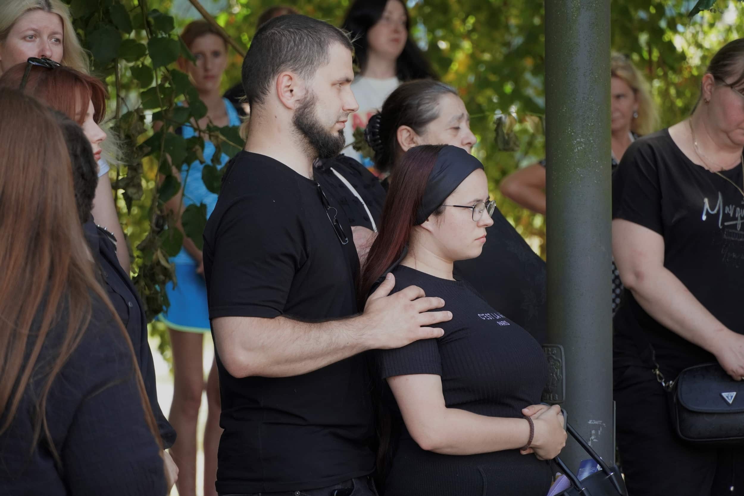 Сьогодні в Ужгороді віддали останню шану 32-річному солдату Володимиру Жупіку
