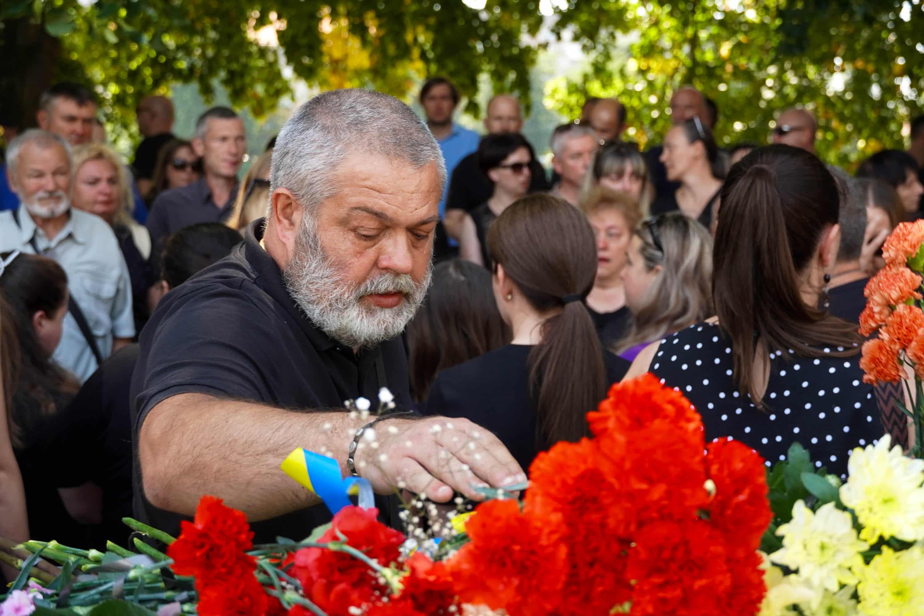 Сьогодні Ужгород провів в останню путь 43-річного військового – солдата Олега Матвієнка, який віддав життя, захищаючи Україну від російської агресії