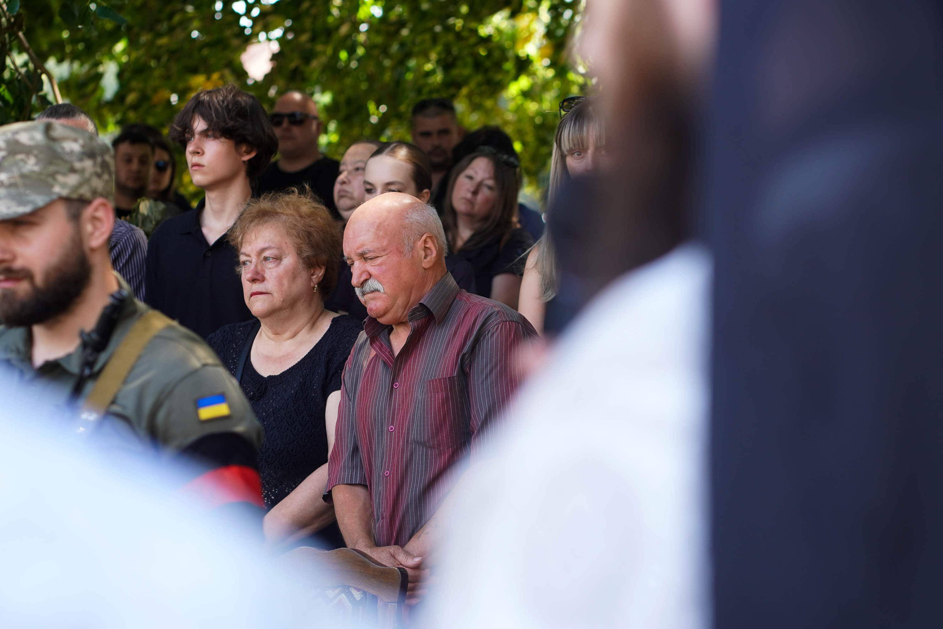 Сьогодні Ужгород провів в останню путь 43-річного військового – солдата Олега Матвієнка, який віддав життя, захищаючи Україну від російської агресії