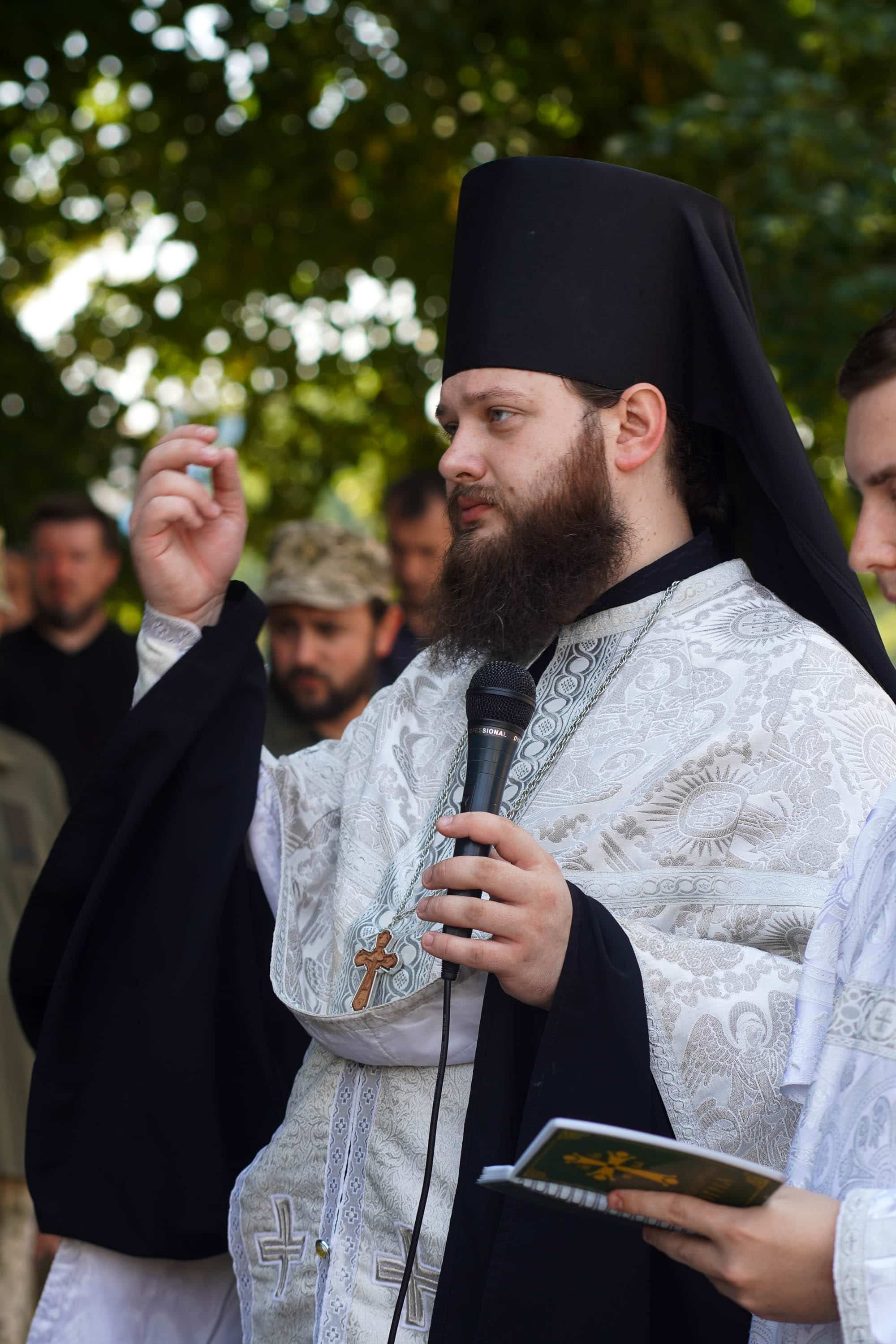 Сьогодні Ужгород провів в останню путь 43-річного військового – солдата Олега Матвієнка, який віддав життя, захищаючи Україну від російської агресії