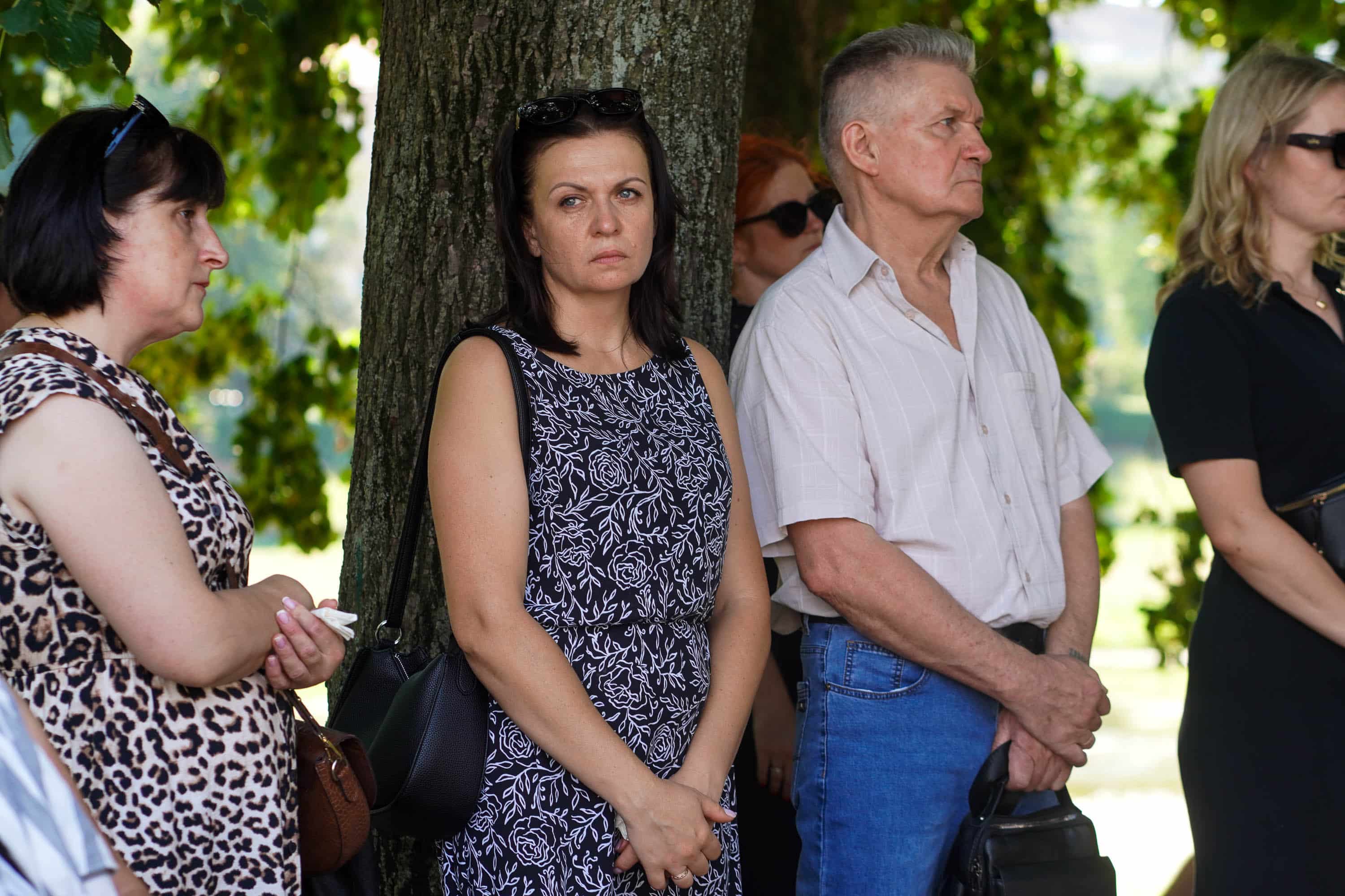 Сьогодні Ужгород провів в останню путь 43-річного військового – солдата Олега Матвієнка, який віддав життя, захищаючи Україну від російської агресії