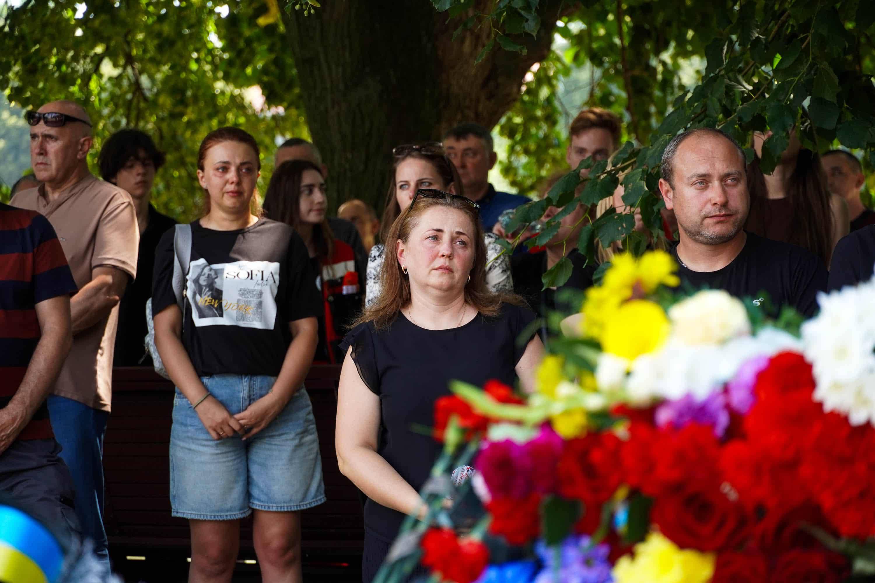 Сьогодні Ужгород провів в останню путь 43-річного військового – солдата Олега Матвієнка, який віддав життя, захищаючи Україну від російської агресії