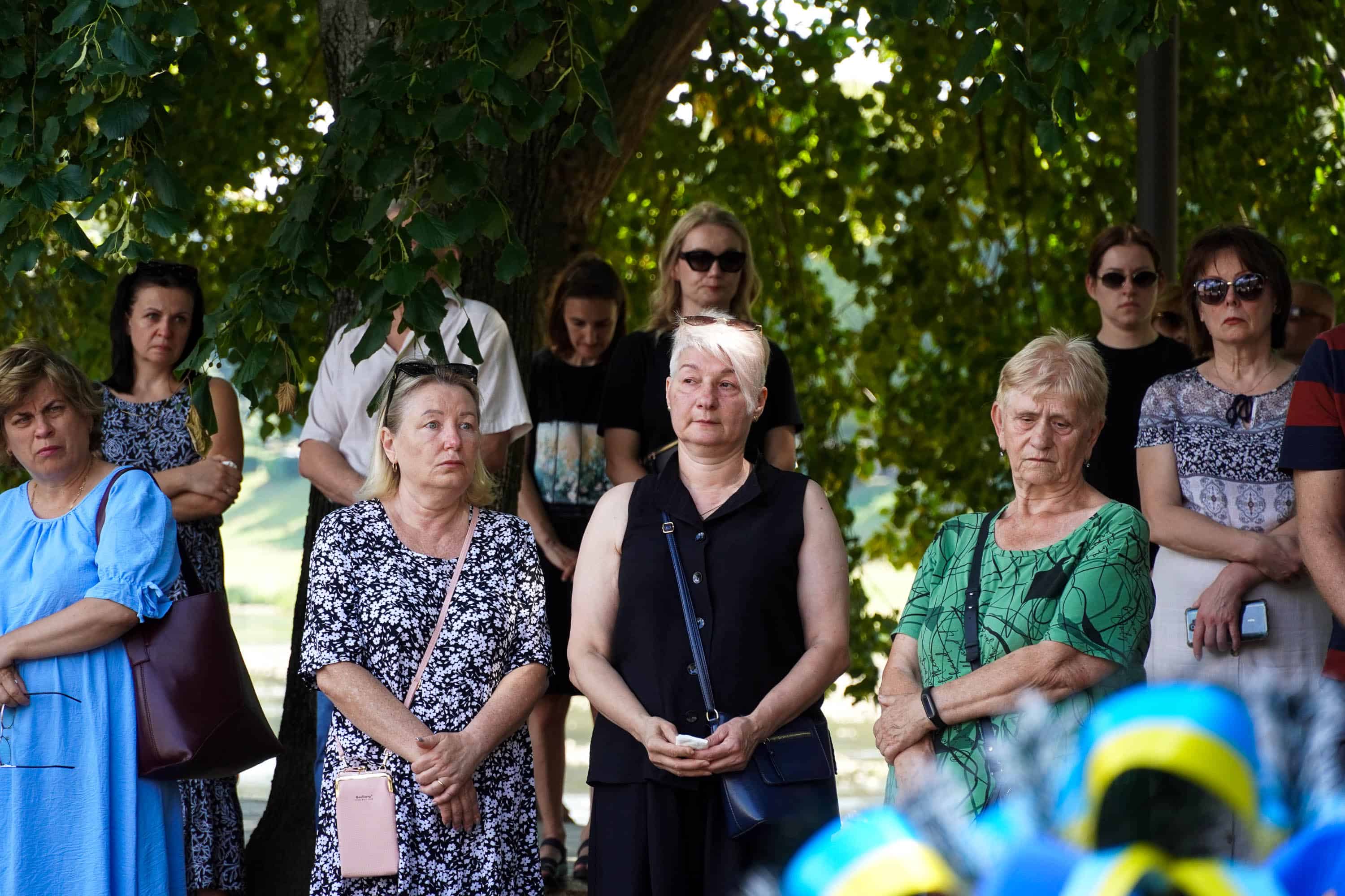 Сьогодні Ужгород провів в останню путь 43-річного військового – солдата Олега Матвієнка, який віддав життя, захищаючи Україну від російської агресії