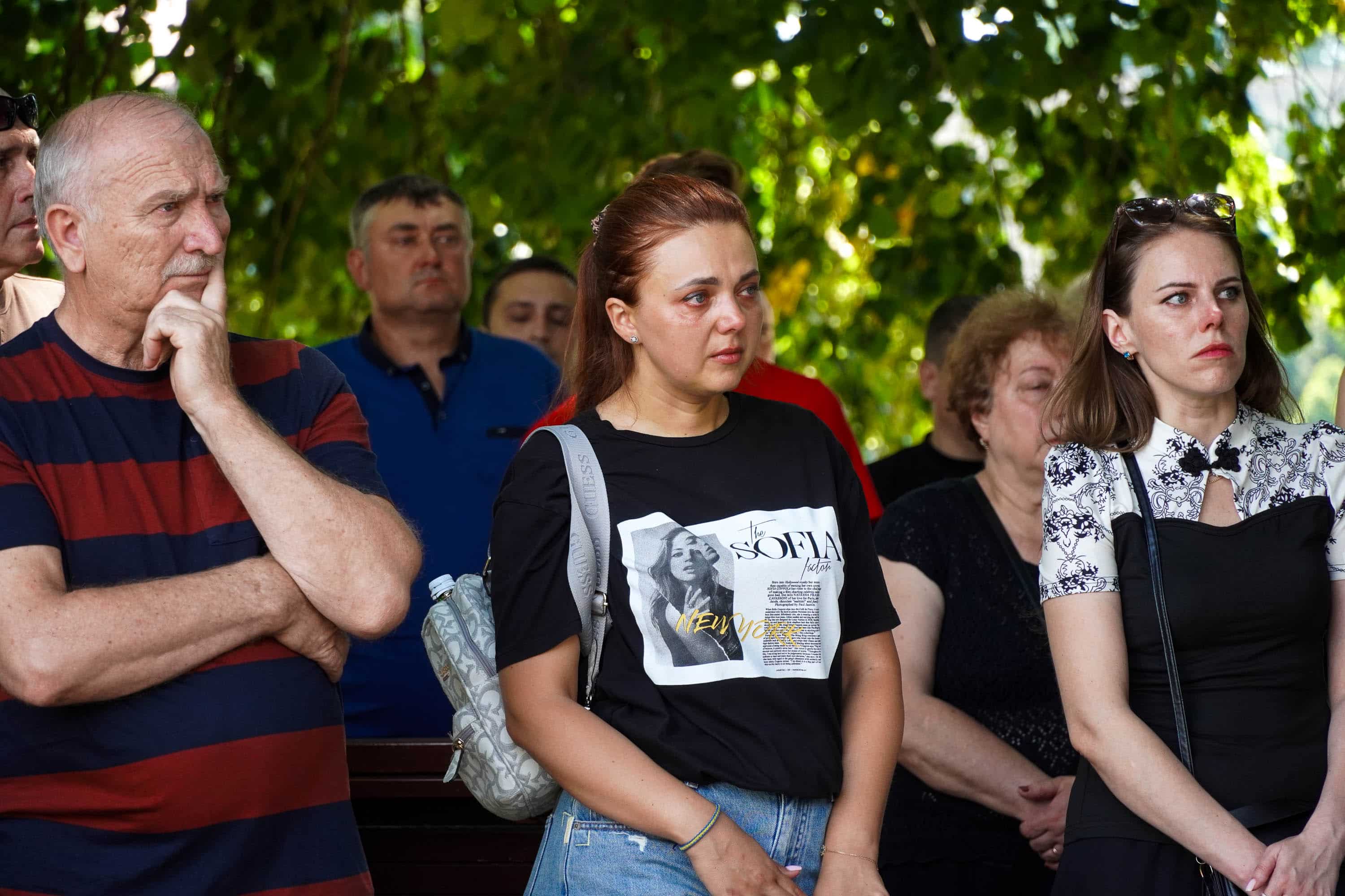 Сьогодні Ужгород провів в останню путь 43-річного військового – солдата Олега Матвієнка, який віддав життя, захищаючи Україну від російської агресії