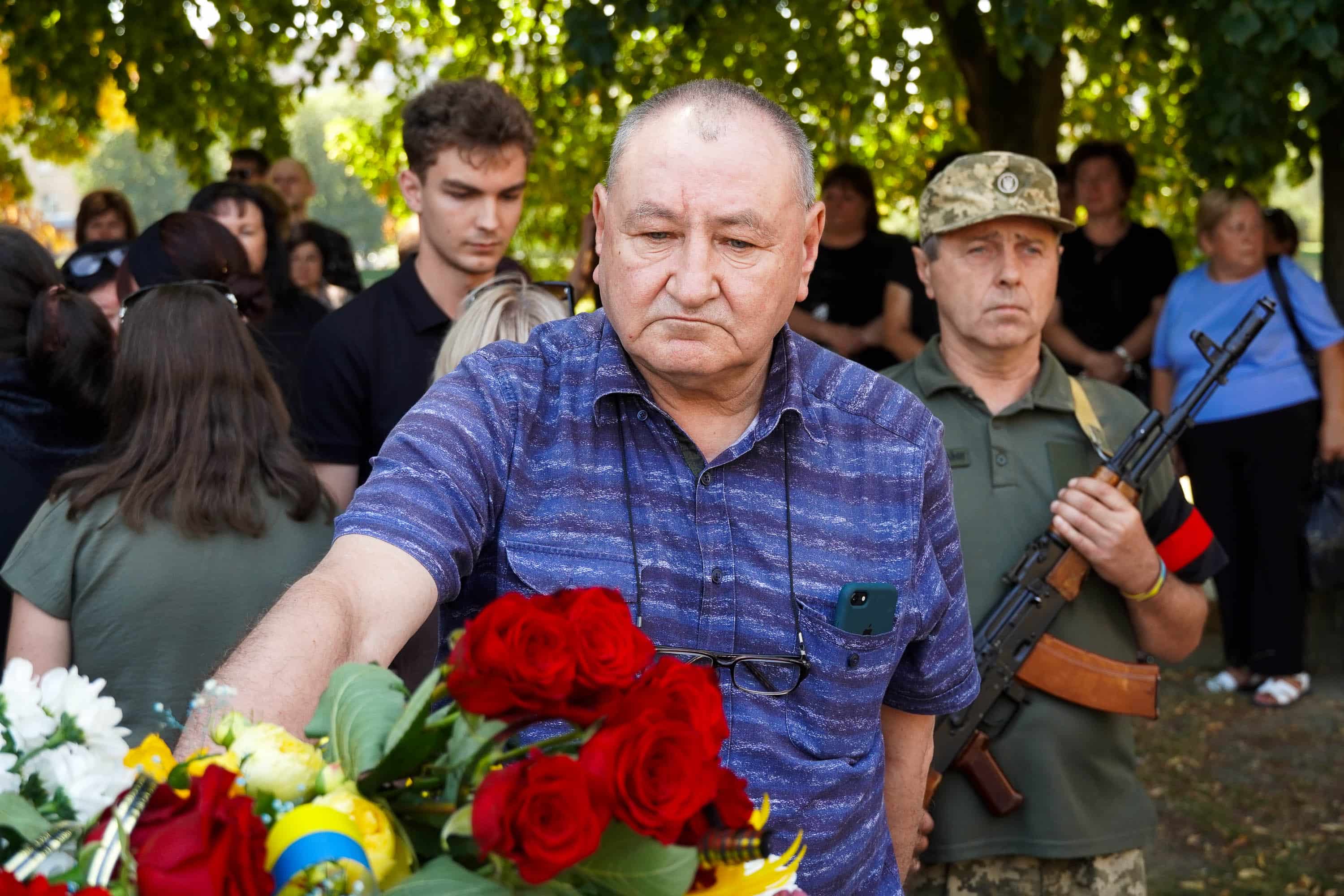 В Ужгороді попрощалися із полеглим 34-річним захисником – солдатом Артемом Ромчаком