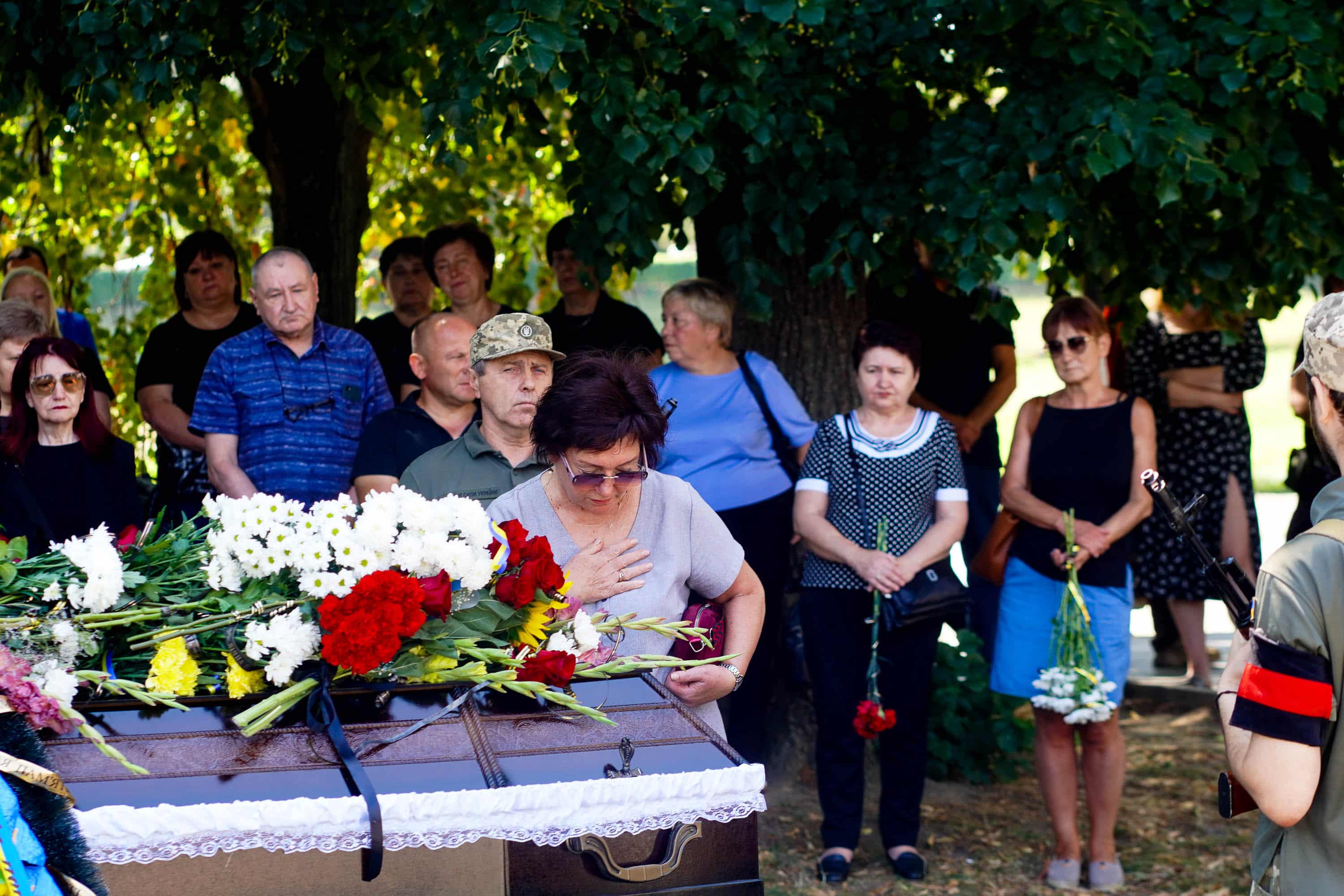 В Ужгороді попрощалися із полеглим 34-річним захисником – солдатом Артемом Ромчаком