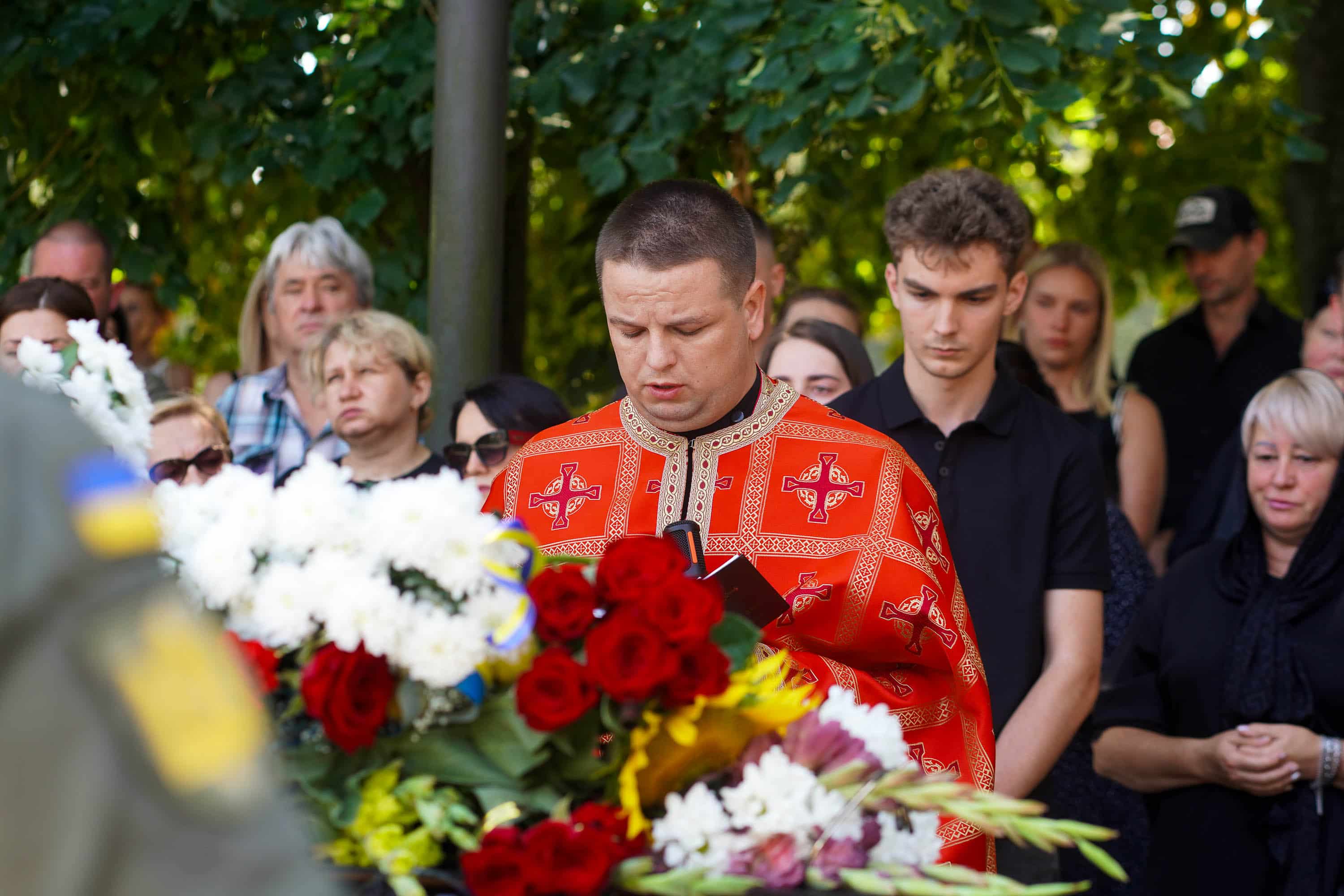 В Ужгороді попрощалися із полеглим 34-річним захисником – солдатом Артемом Ромчаком