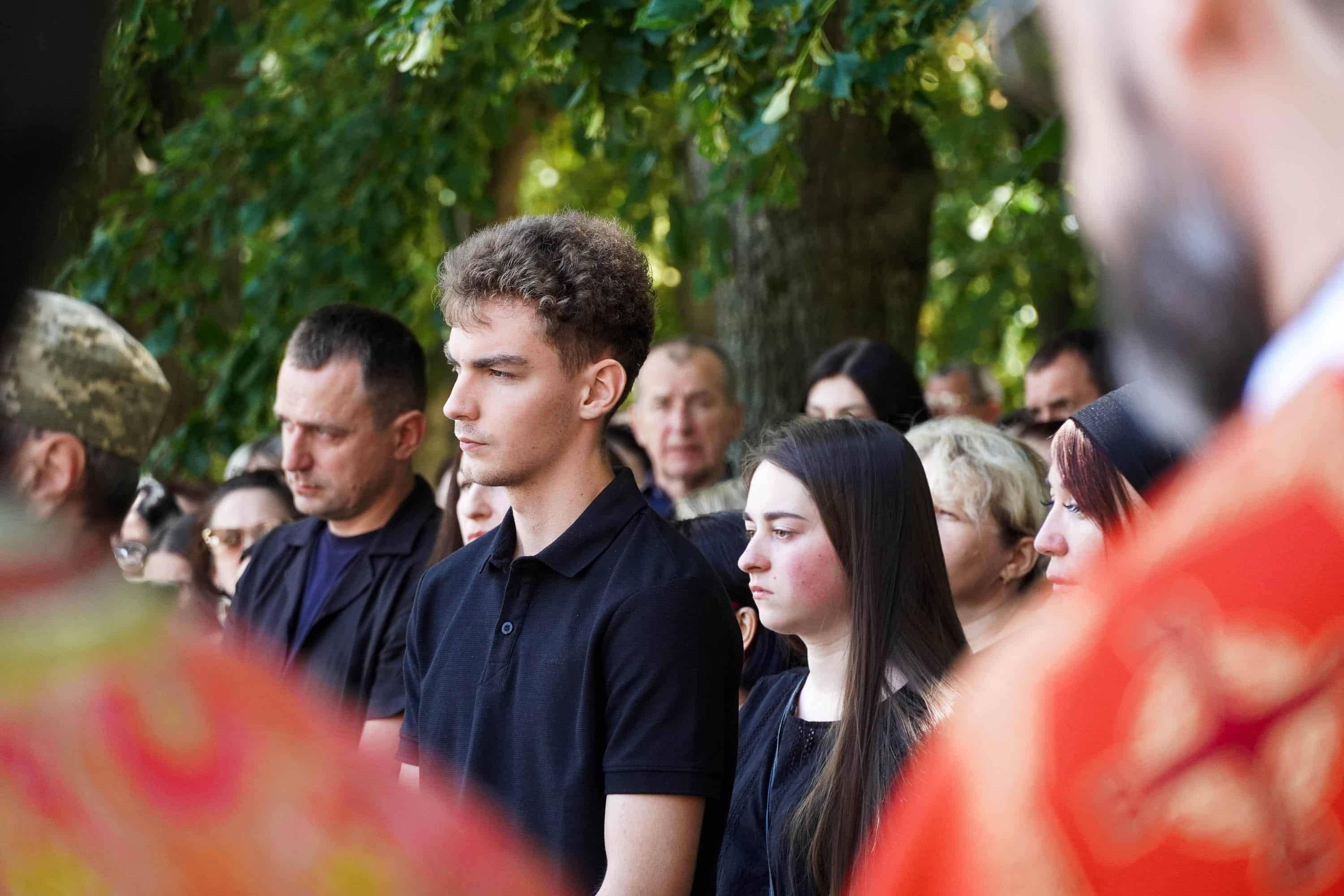 В Ужгороді попрощалися із полеглим 34-річним захисником – солдатом Артемом Ромчаком