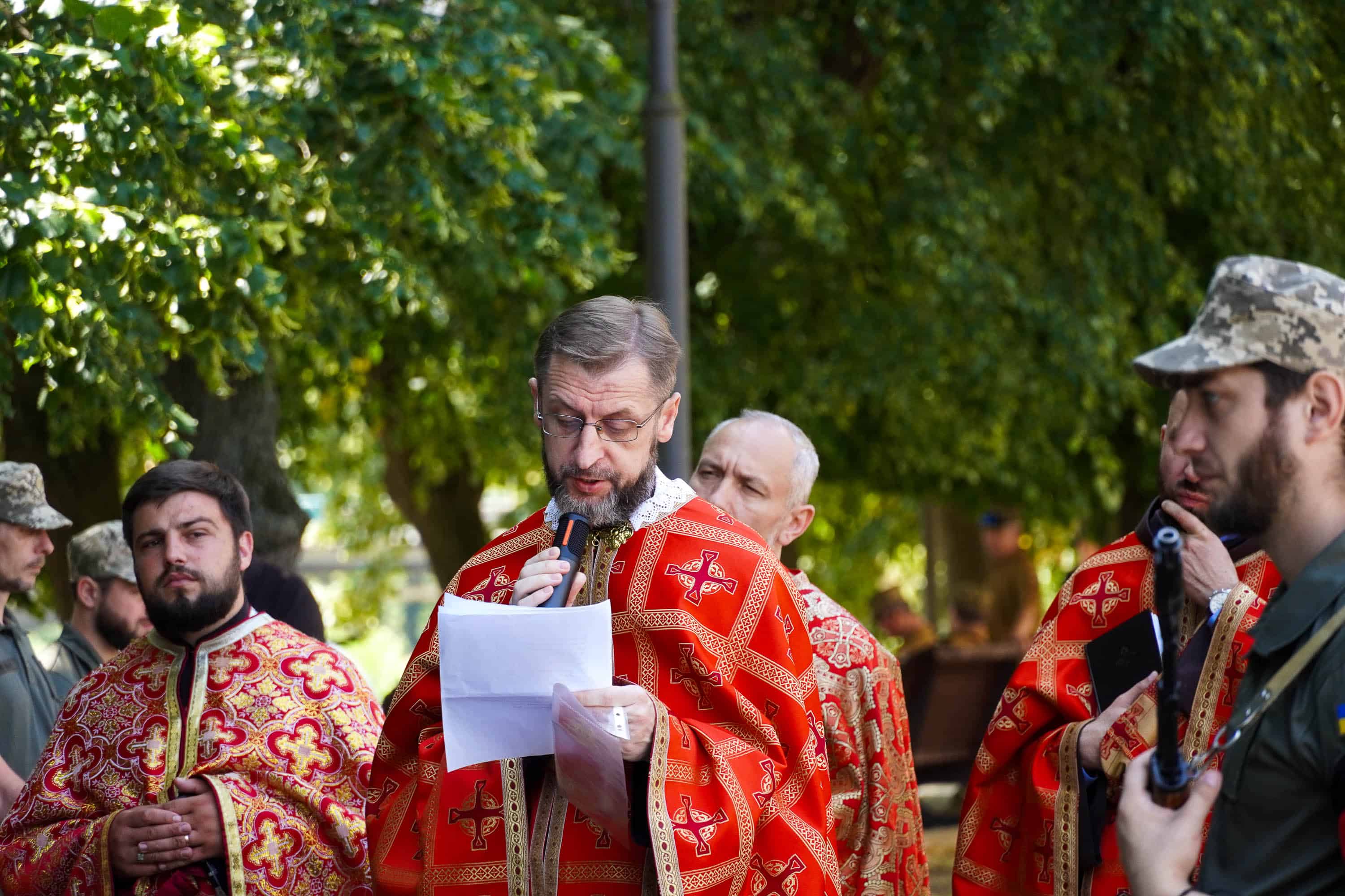 В Ужгороді попрощалися із полеглим 34-річним захисником – солдатом Артемом Ромчаком