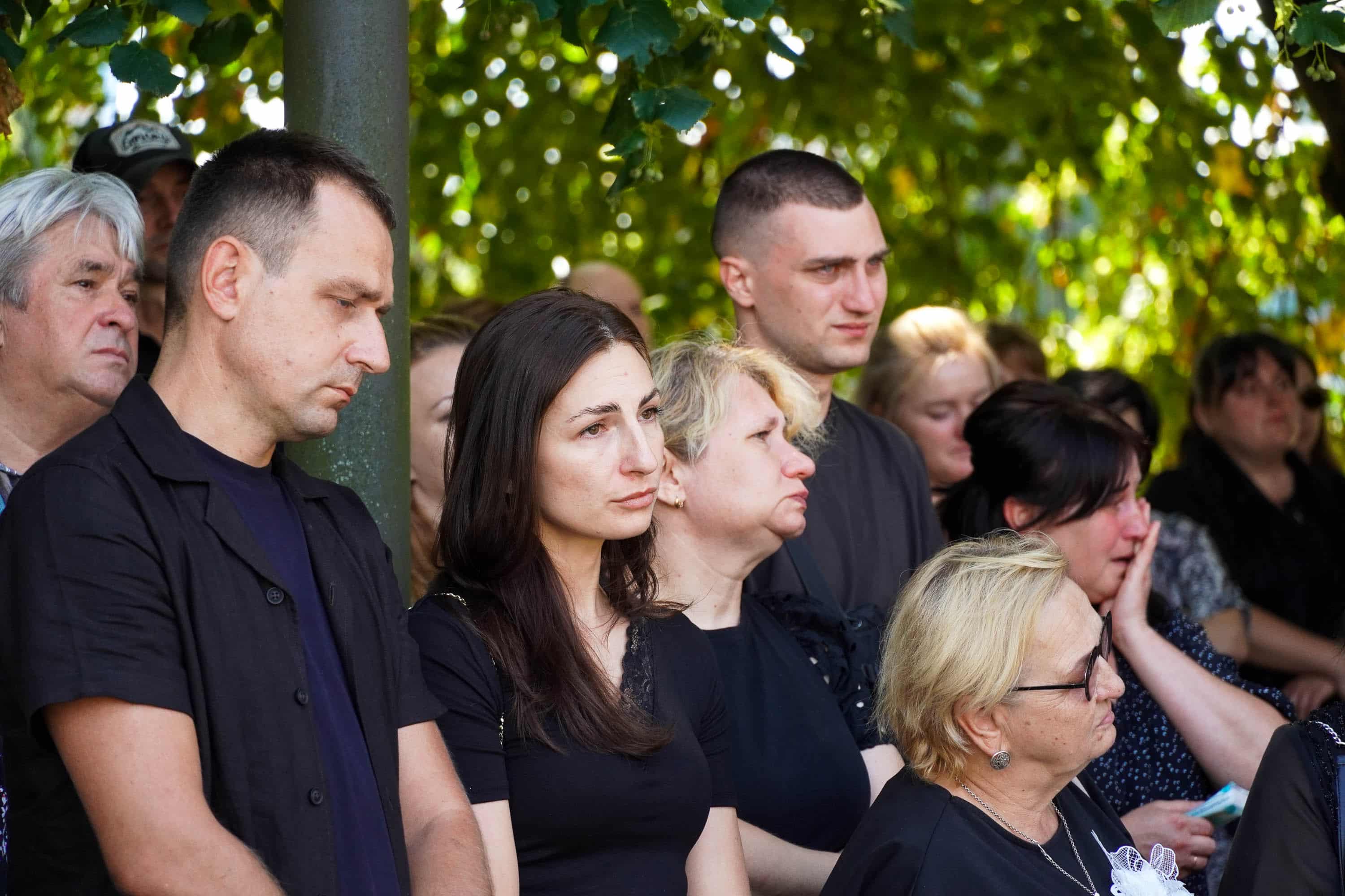 В Ужгороді попрощалися із полеглим 34-річним захисником – солдатом Артемом Ромчаком