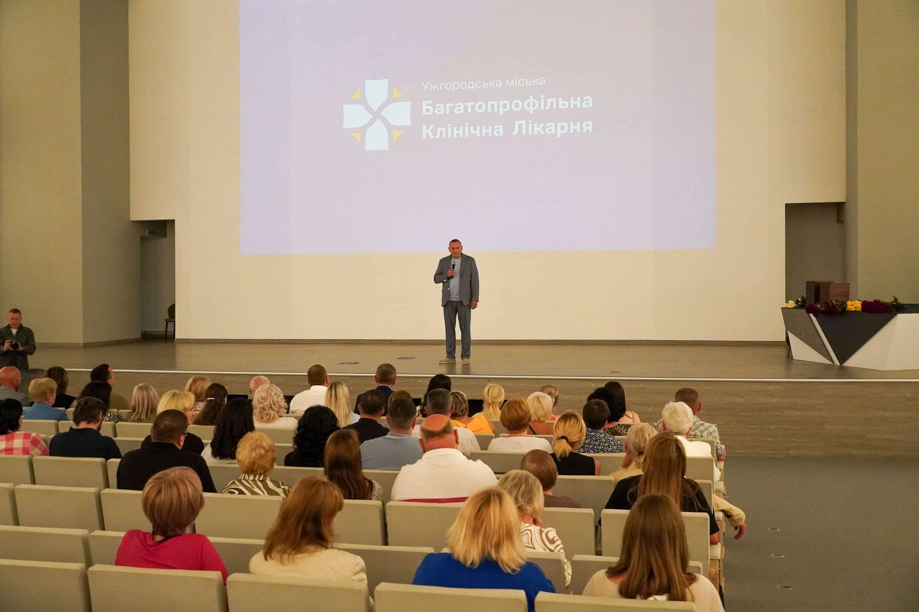 В Ужгороді привітали медичних працівників із професійним святом