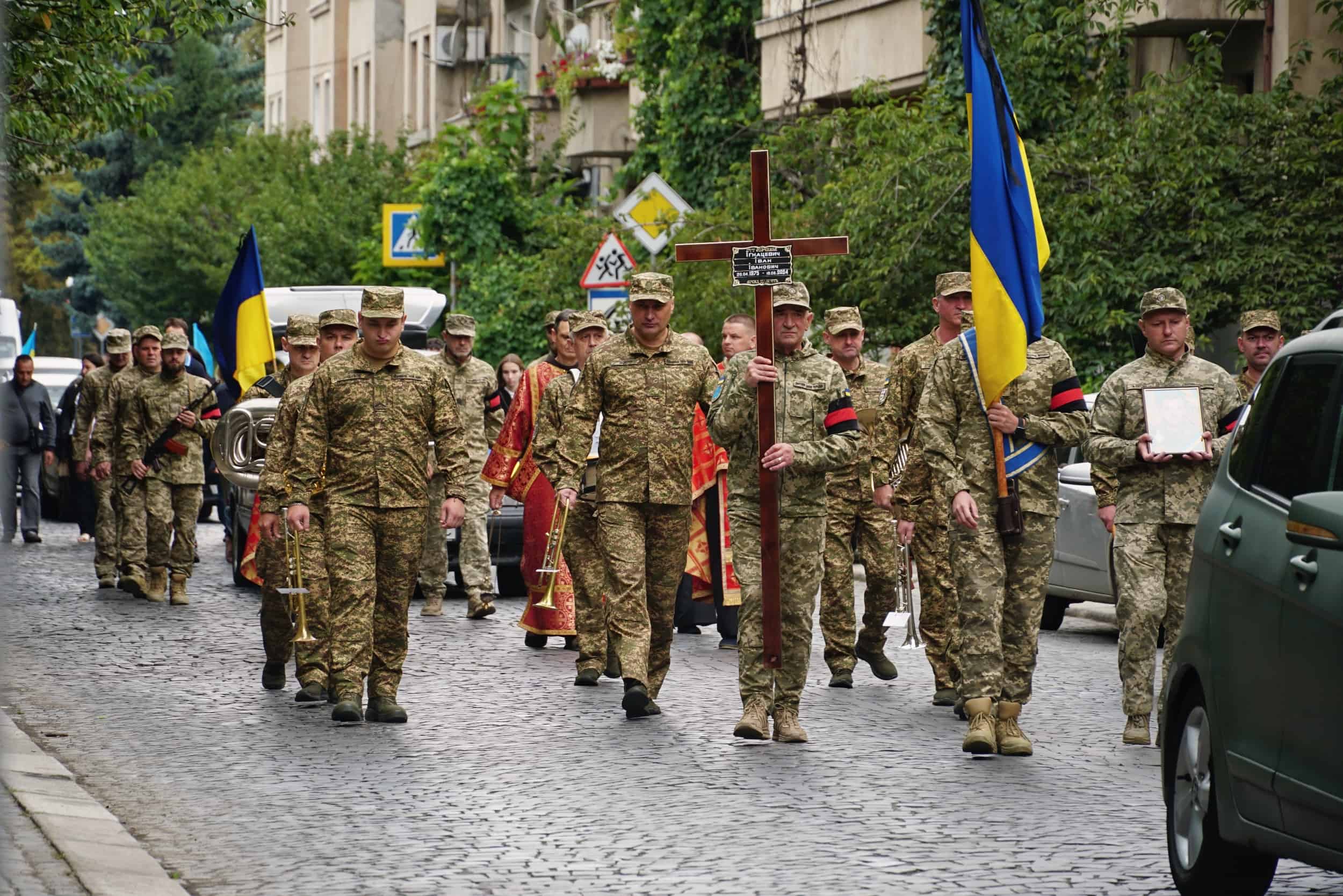 В Ужгороді сьогодні віддали останню шану 49-річному захиснику України, старшому солдату Івану Ігнацевичу