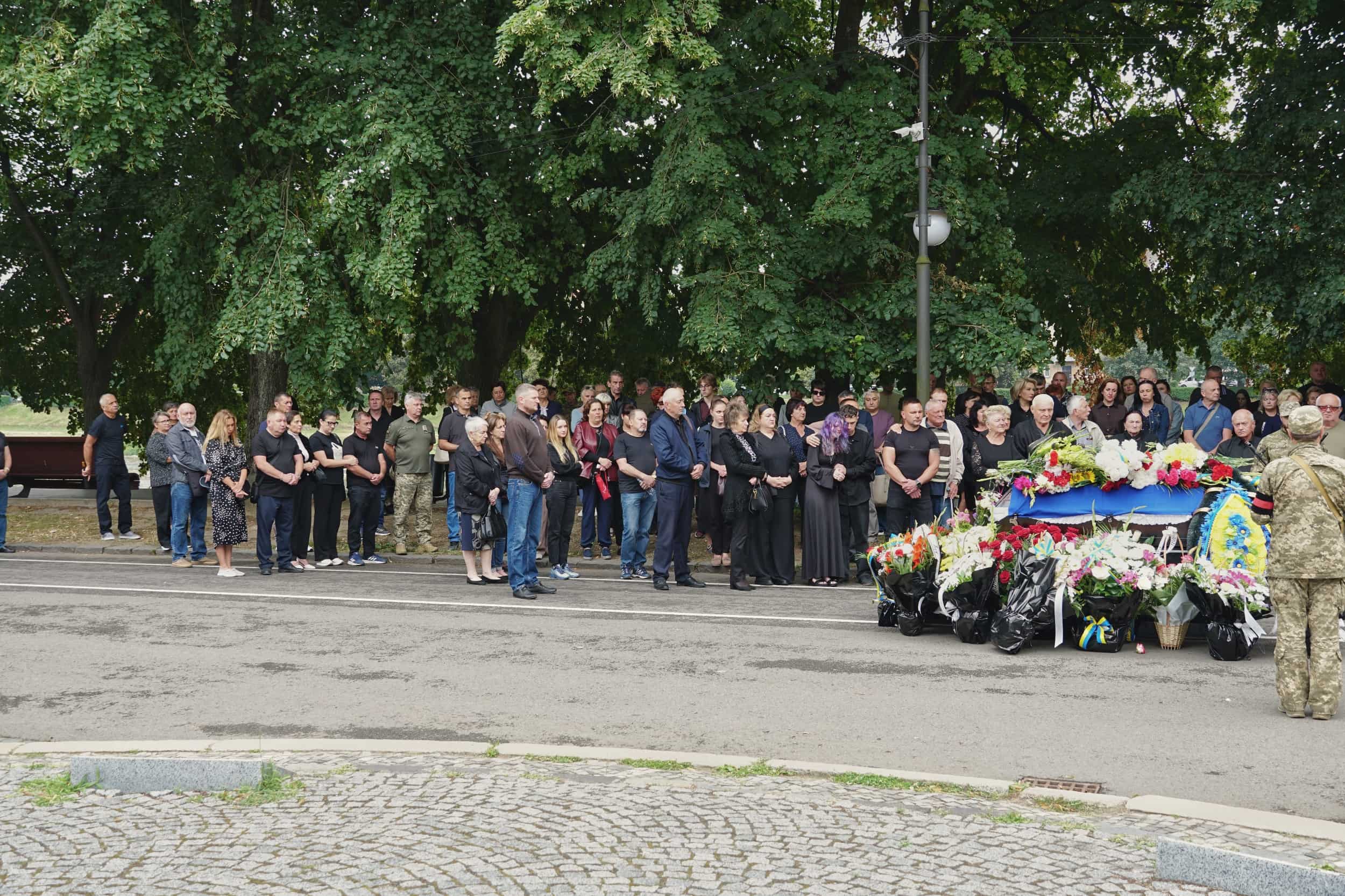В Ужгороді сьогодні віддали останню шану 49-річному захиснику України, старшому солдату Івану Ігнацевичу