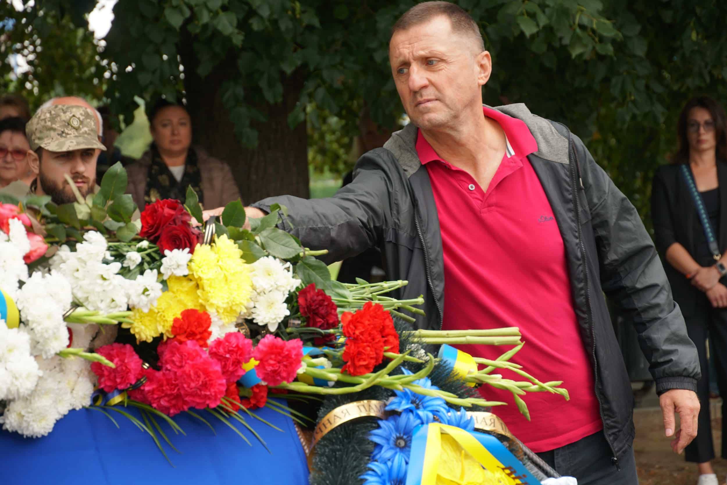 В Ужгороді сьогодні віддали останню шану 49-річному захиснику України, старшому солдату Івану Ігнацевичу