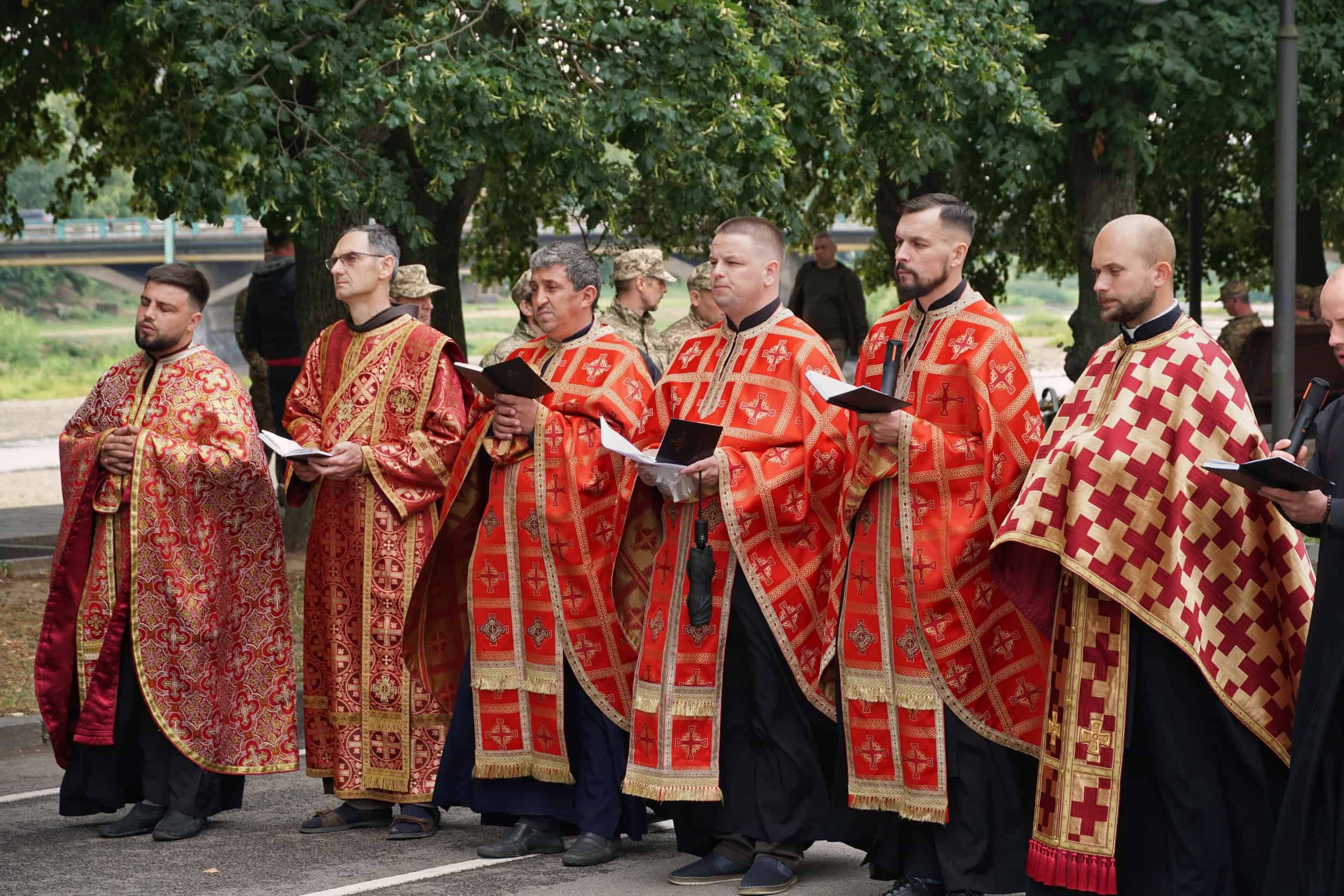 В Ужгороді сьогодні віддали останню шану 49-річному захиснику України, старшому солдату Івану Ігнацевичу