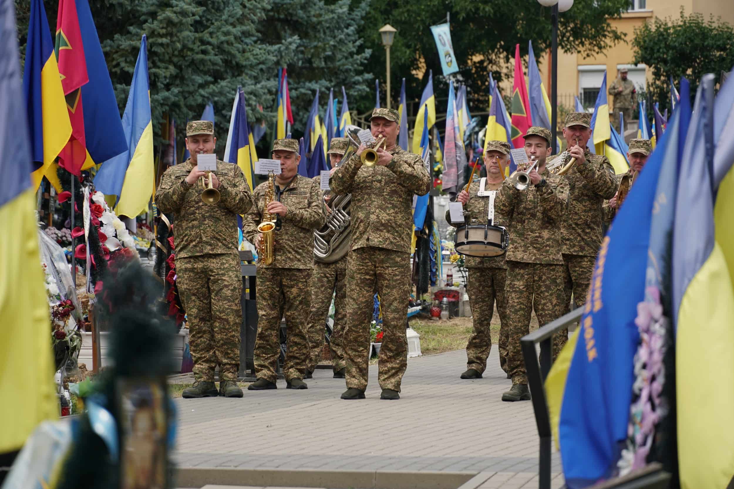 В Ужгороді сьогодні віддали останню шану 49-річному захиснику України, старшому солдату Івану Ігнацевичу