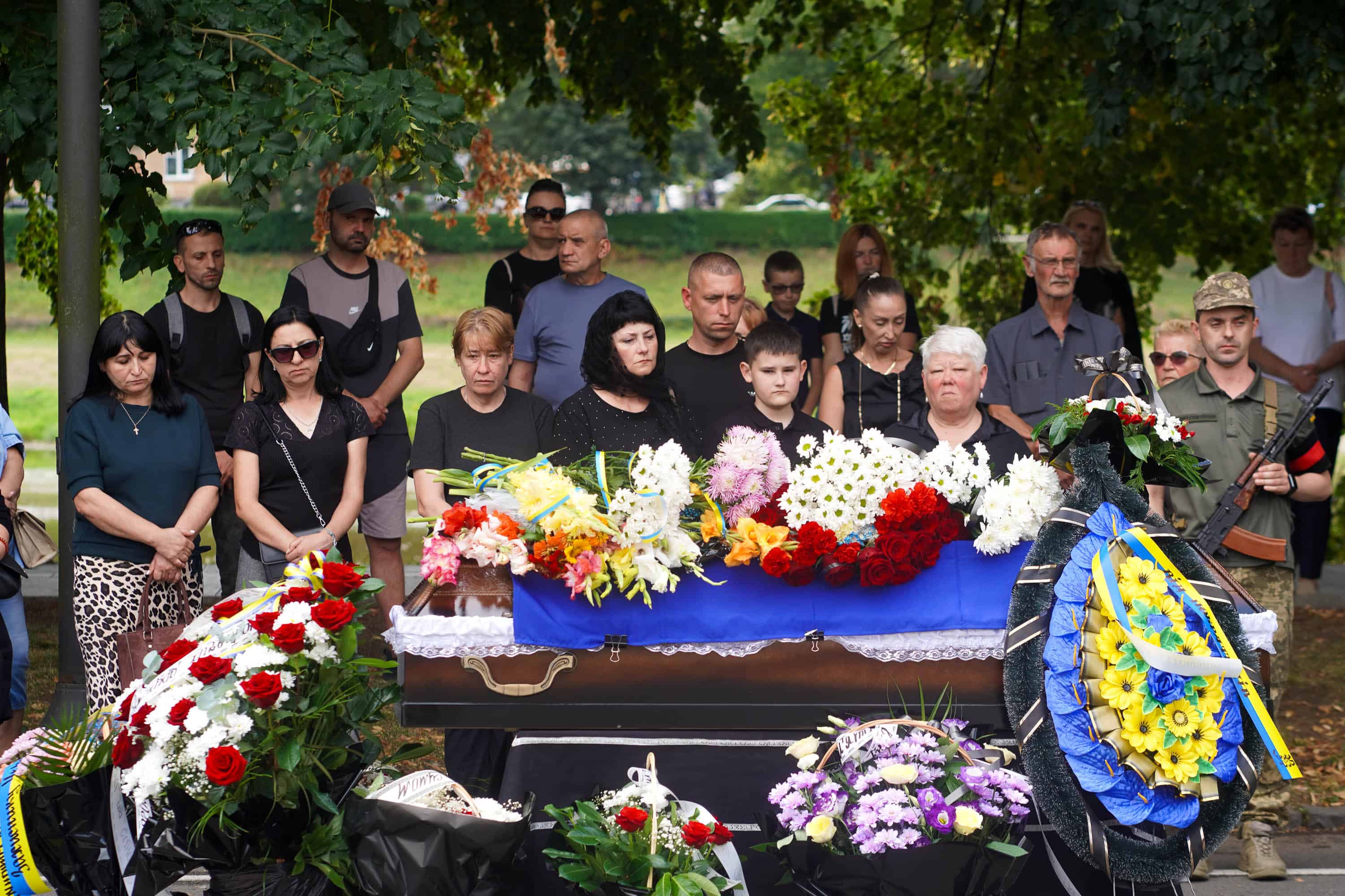 Сьогодні в Ужгороді попрощалися із 36-річним солдатом Миколою Філюком