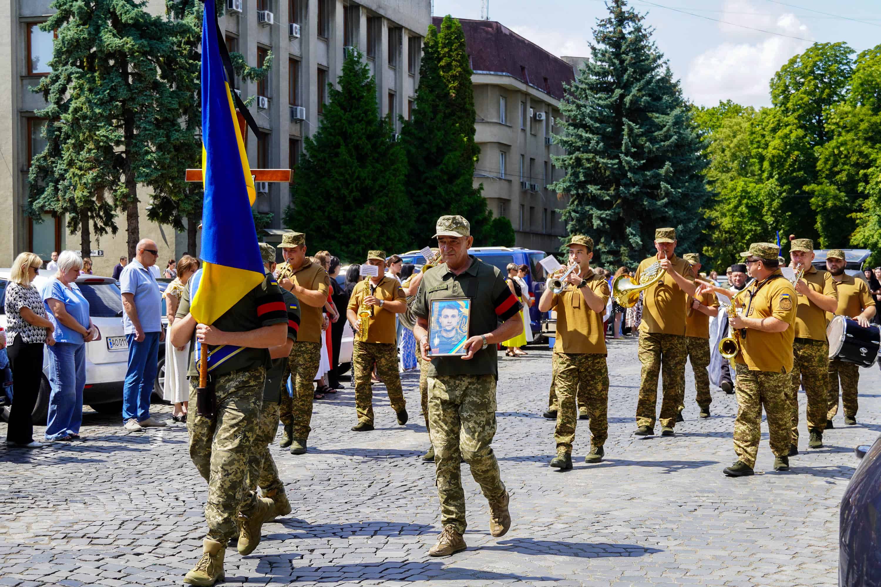 Сьогодні в Ужгороді попрощалися із 36-річним солдатом Миколою Філюком