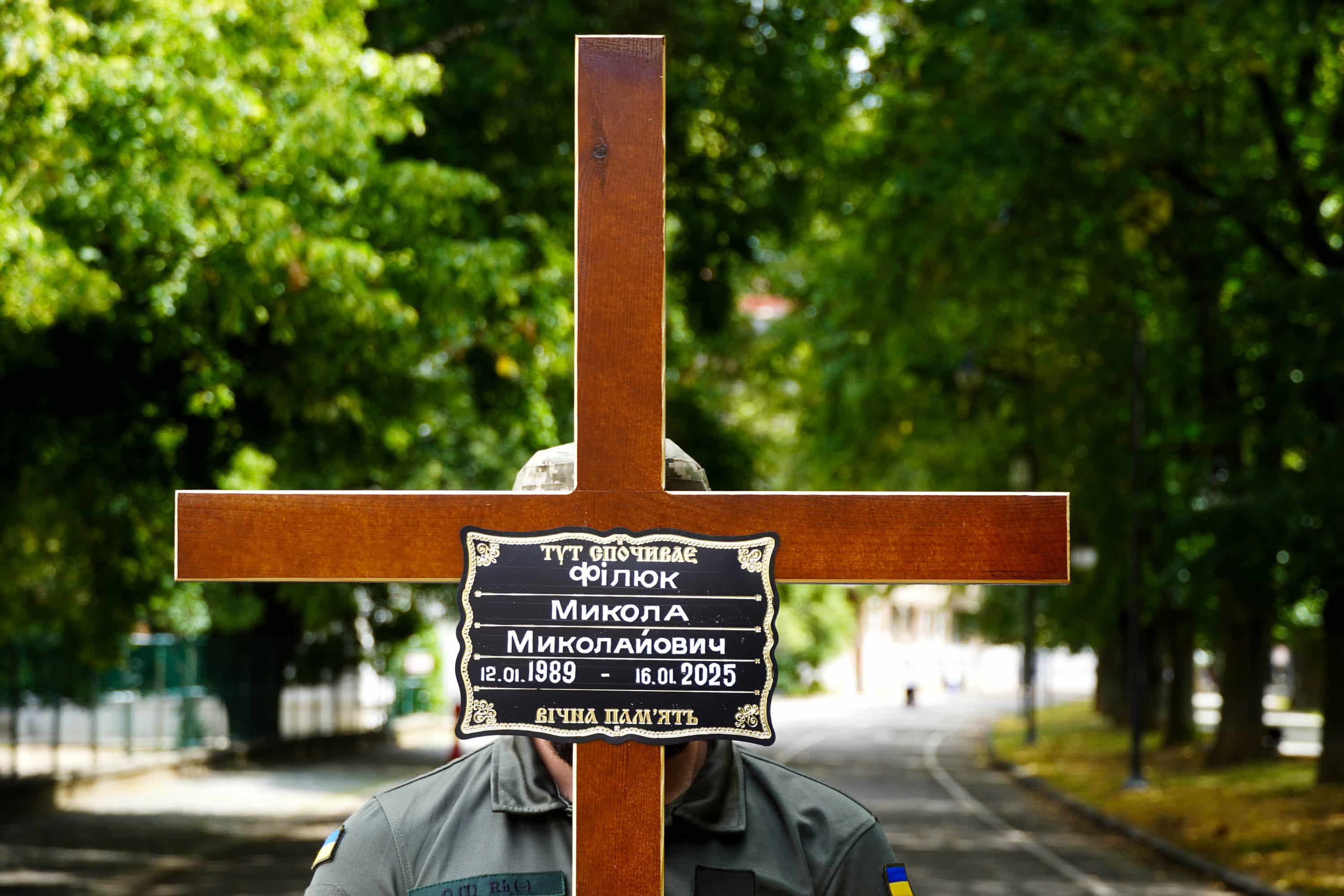 Сьогодні в Ужгороді попрощалися із 36-річним солдатом Миколою Філюком