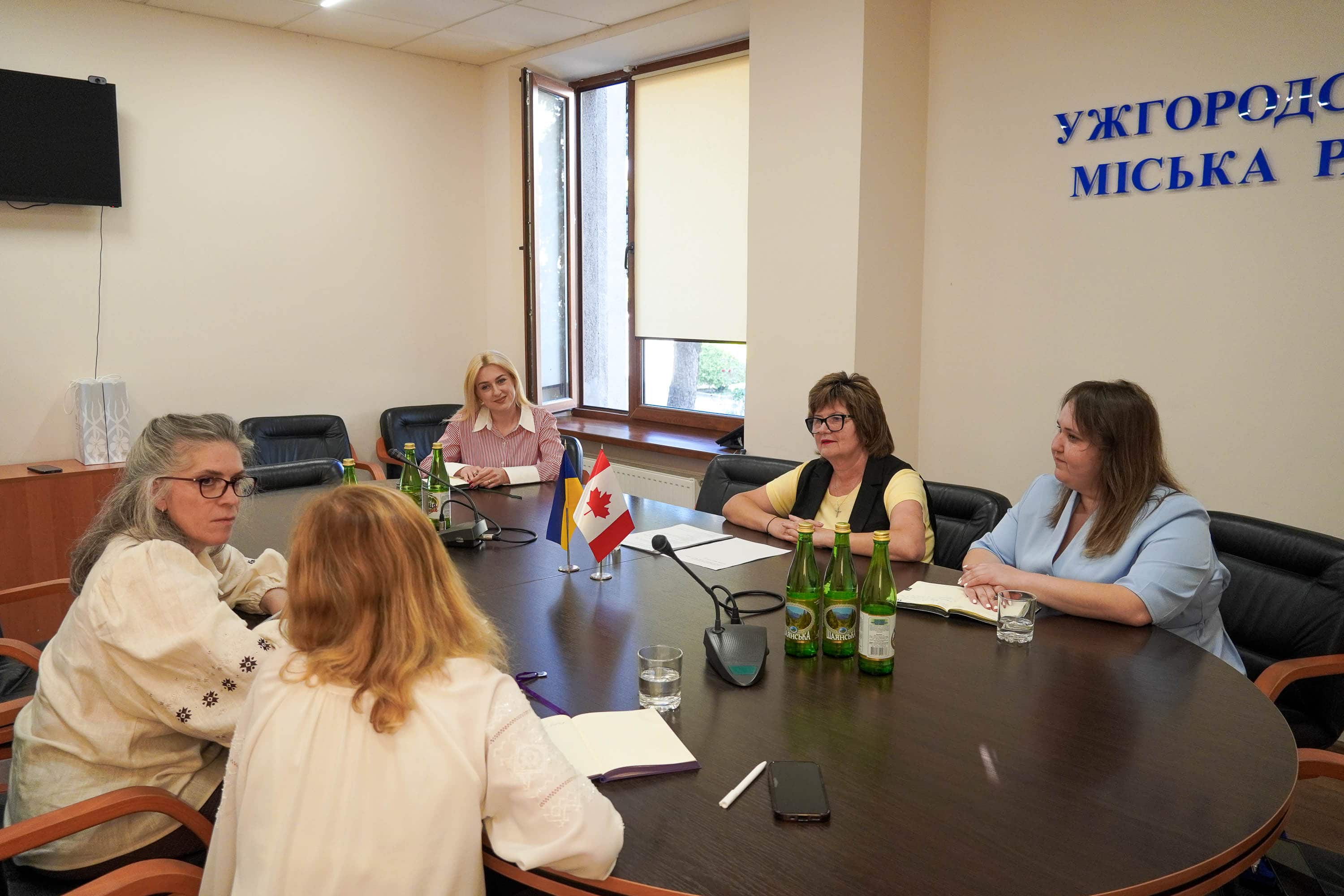 Тимчасово повірена у справах Посольства Канади в Україні Крістіан Руа вперше відвідала Ужгород з офіційним візитом