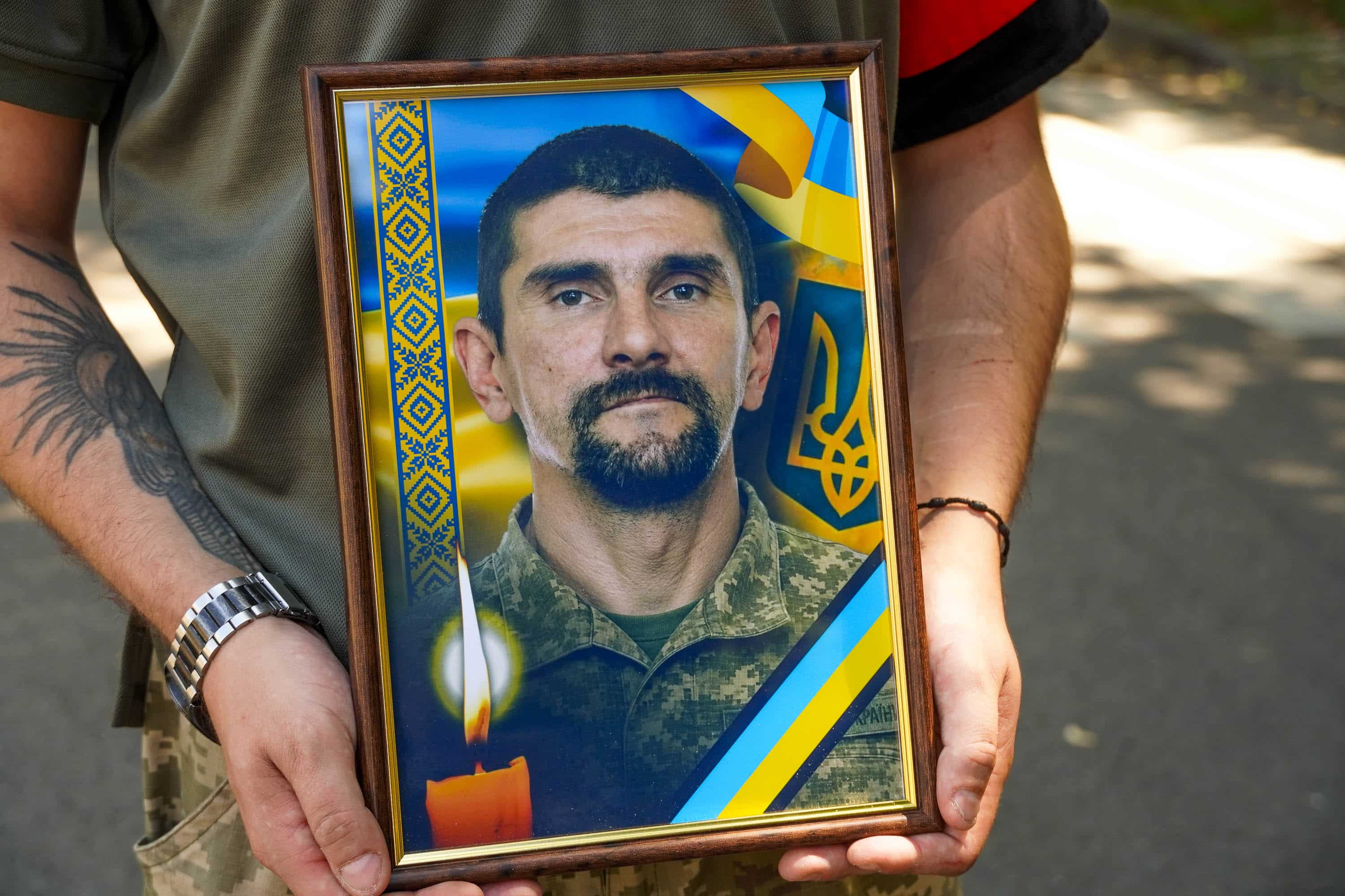 Сьогодні в Ужгороді попрощалися із 44-річним солдатом Андрієм Куном