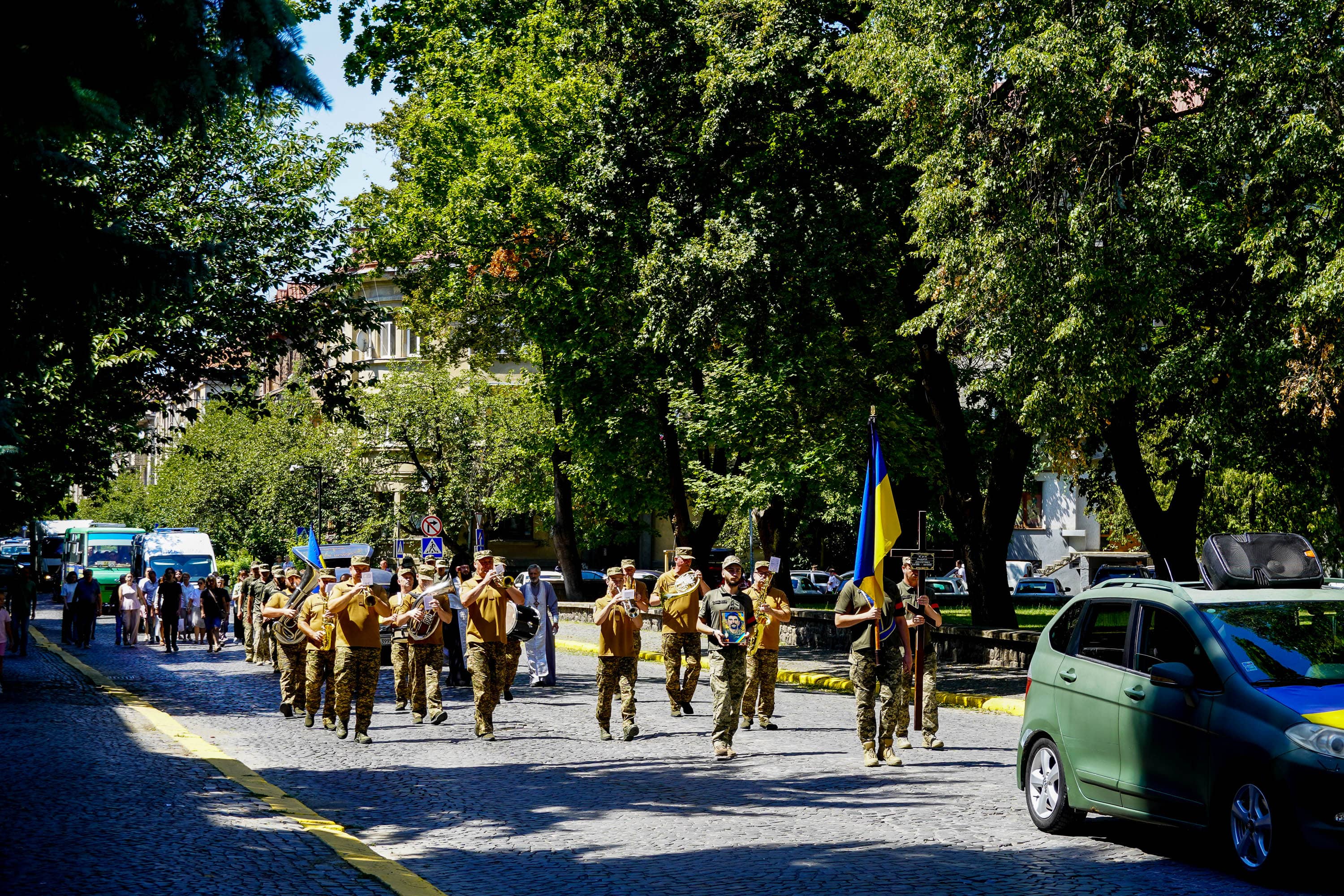 Сьогодні в Ужгороді попрощалися із 44-річним солдатом Андрієм Куном