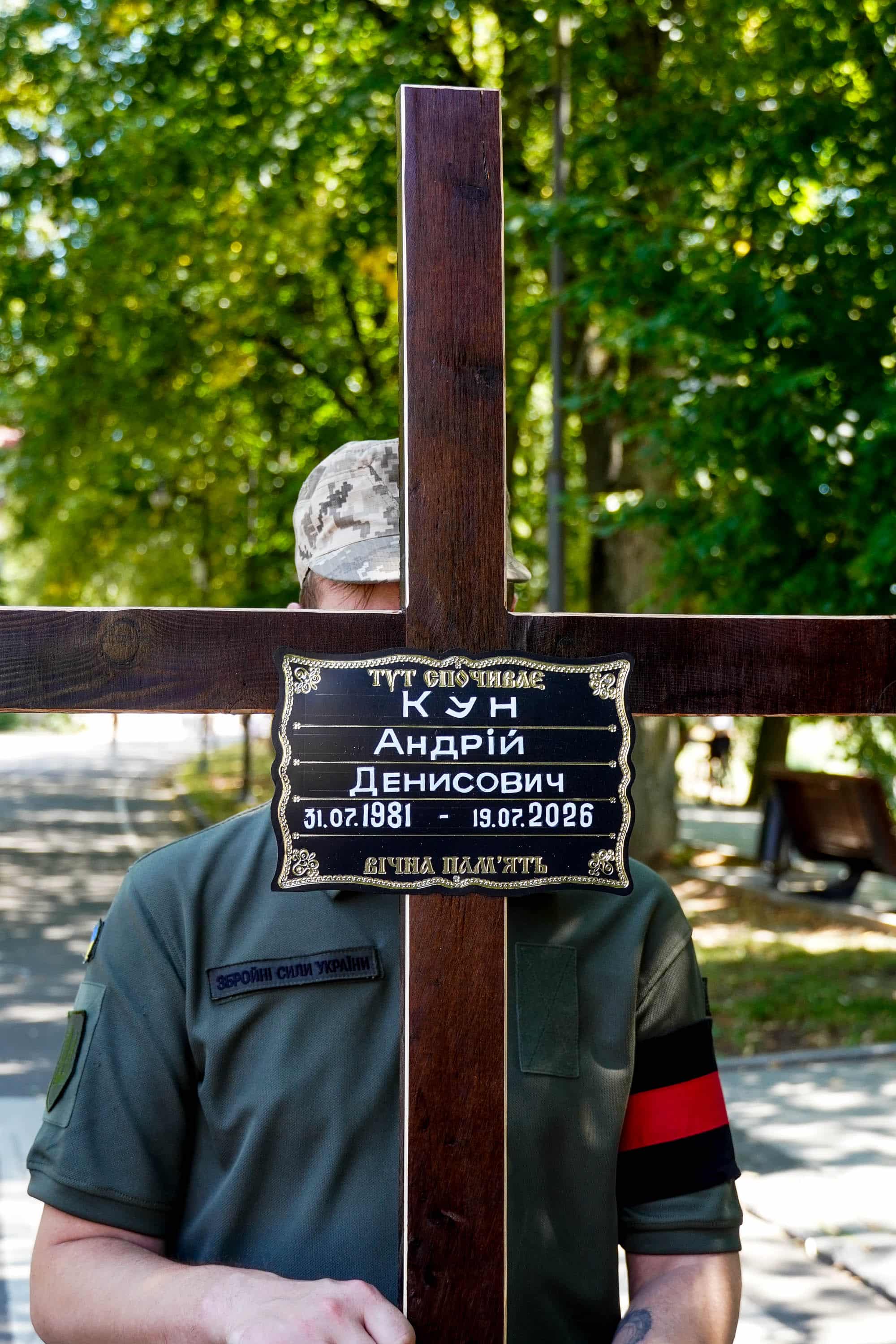 Сьогодні в Ужгороді попрощалися із 44-річним солдатом Андрієм Куном