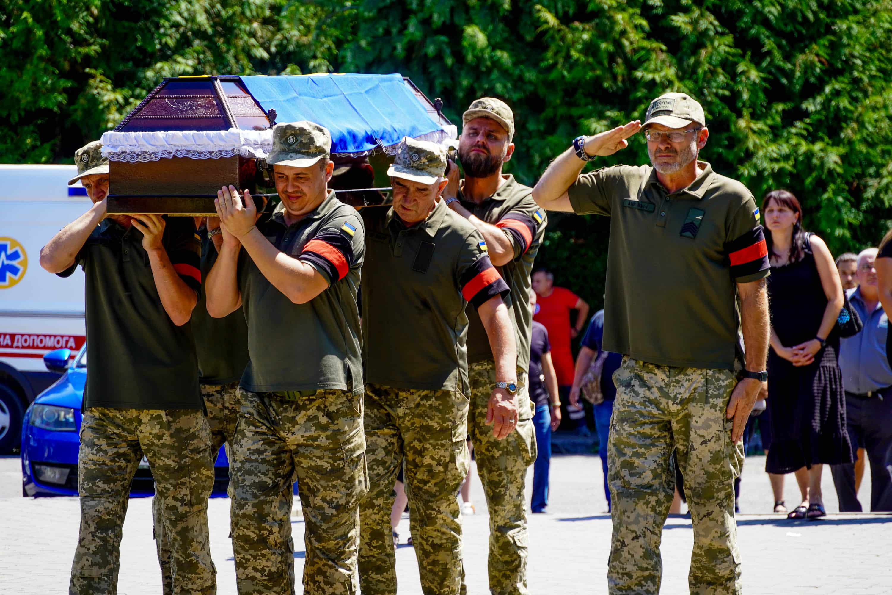 Сьогодні в Ужгороді попрощалися із 44-річним солдатом Андрієм Куном