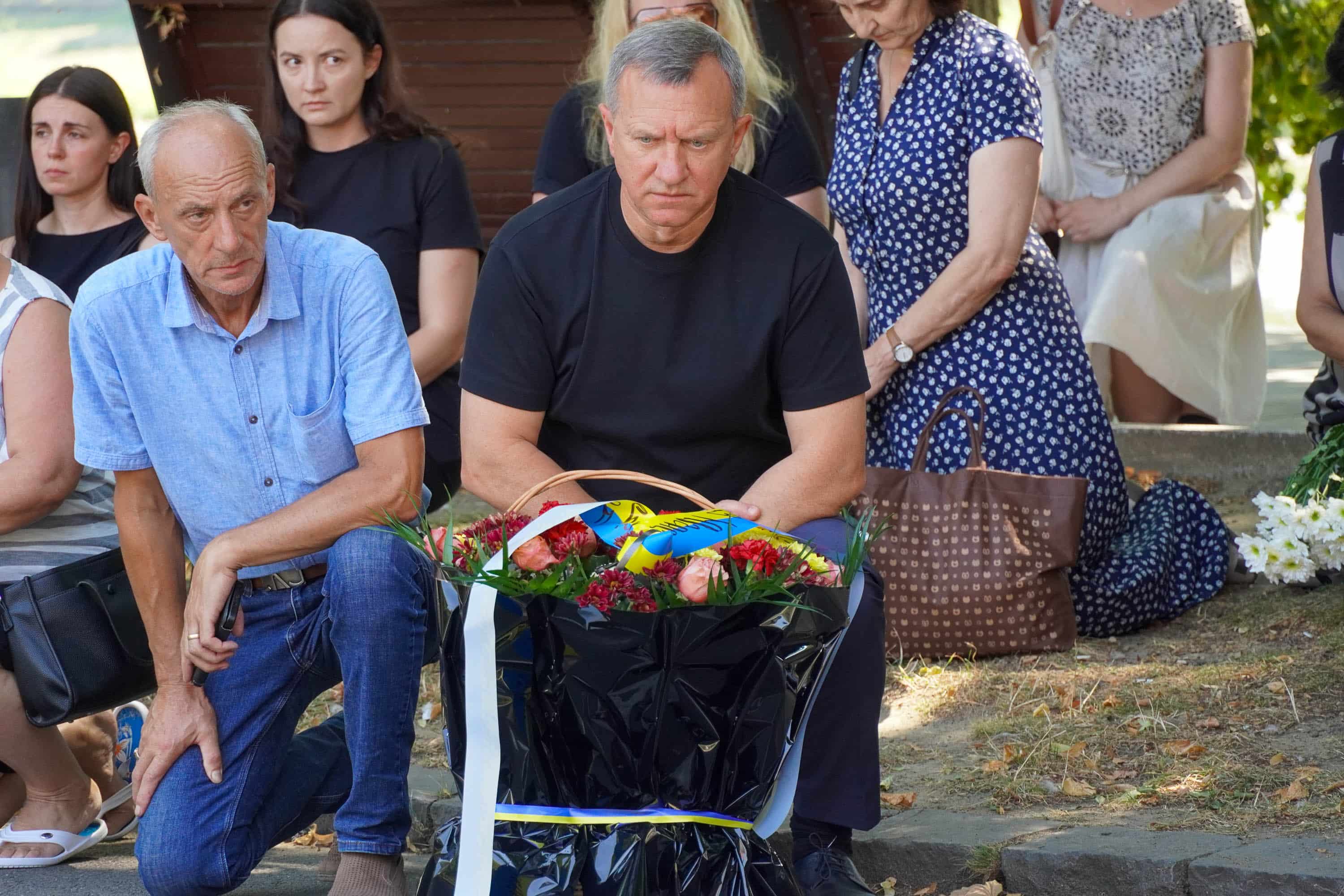 Ужгород в жалобі: сьогодні в місті попрощалися із 31-річним солдатом Богданом Югасом