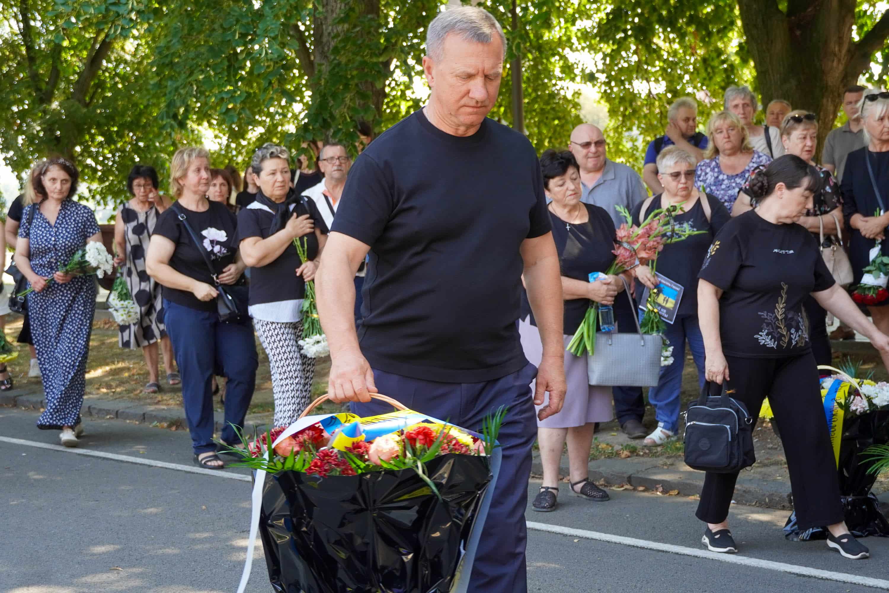 Ужгород в жалобі: сьогодні в місті попрощалися із 31-річним солдатом Богданом Югасом