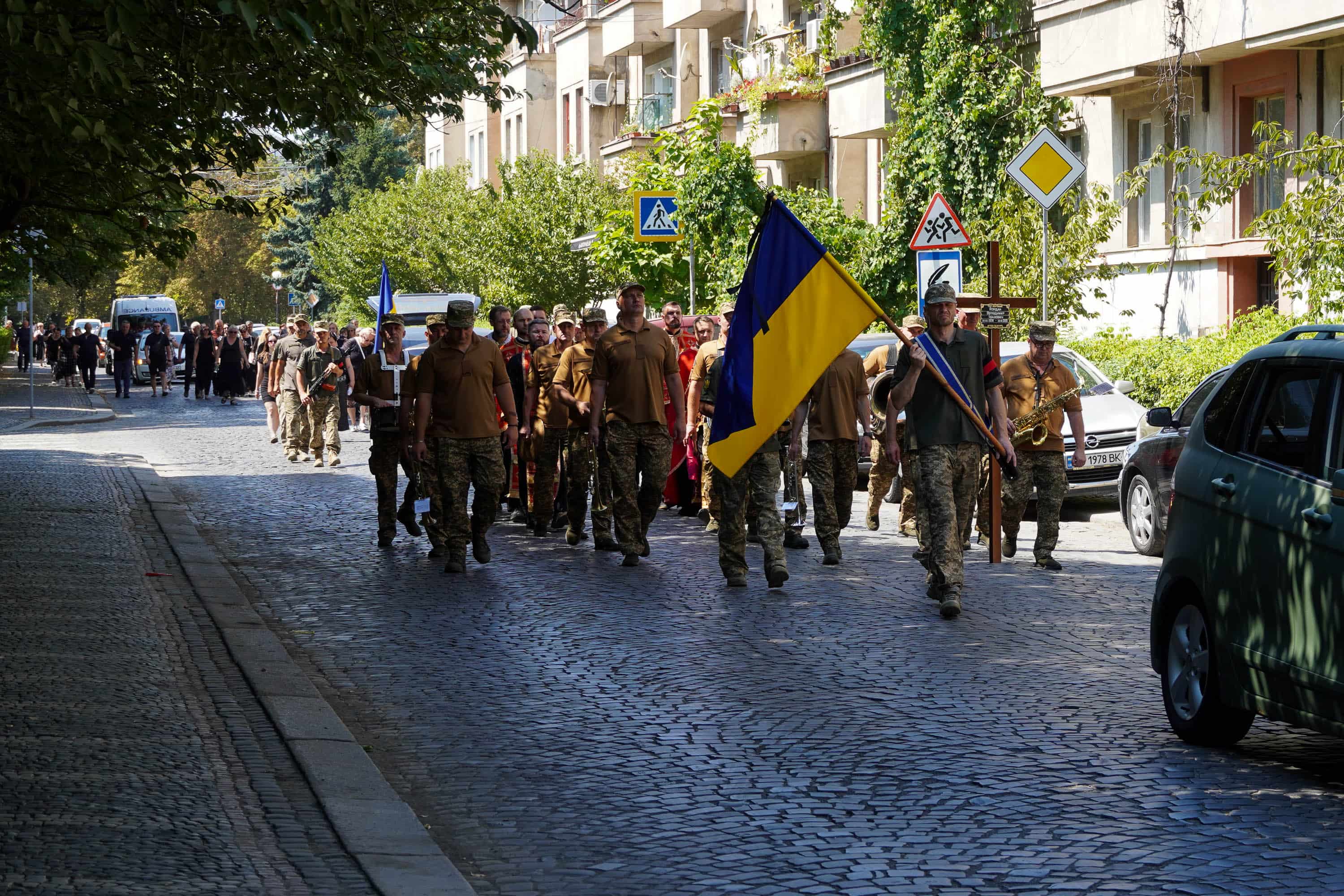 Ще один захисник повернувся додому «на щиті»: сьогодні в Ужгороді попрощалися із 50-річним солдатом Володимиром Йорданом