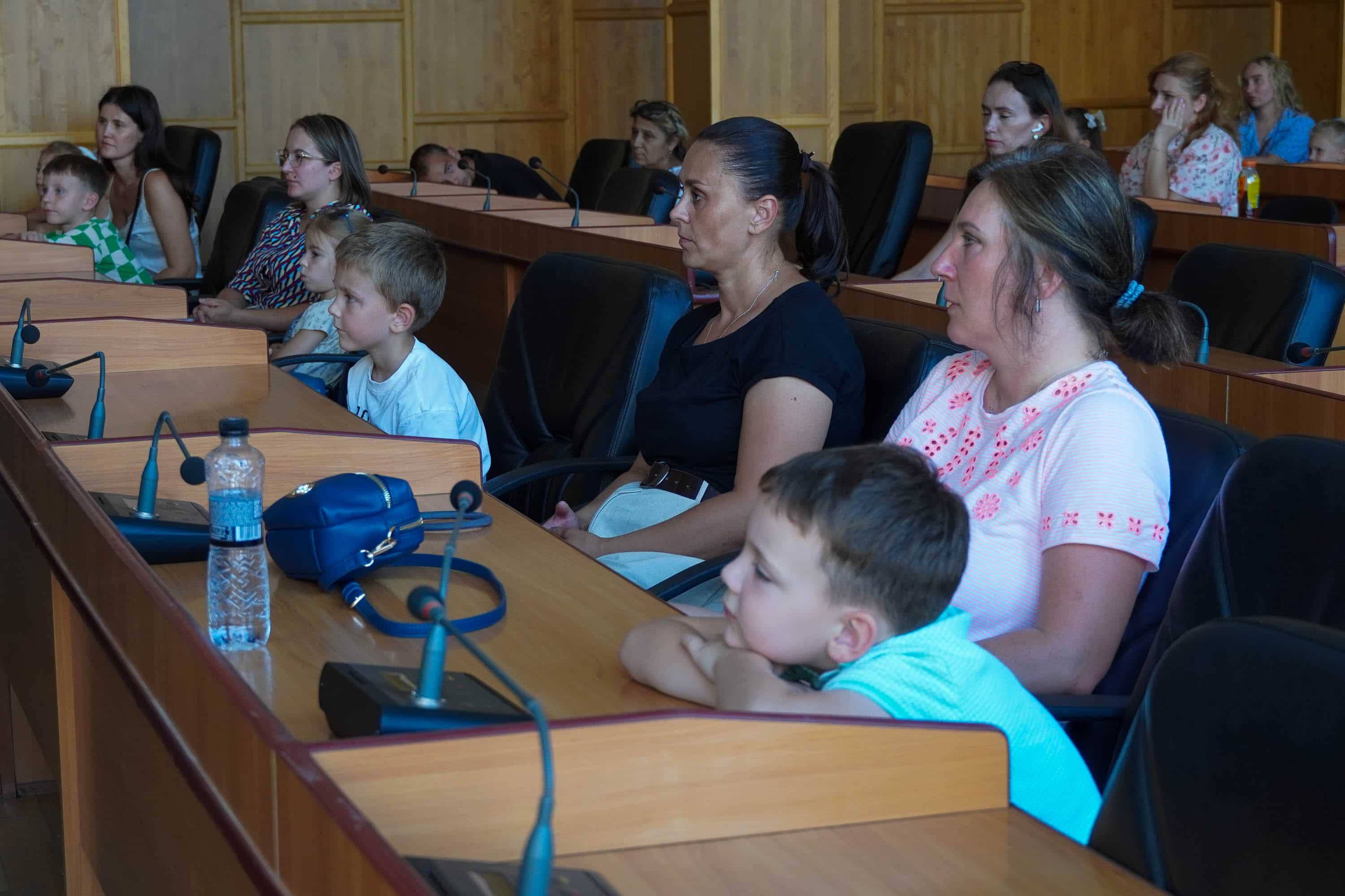 Напередодні нового навчального року в Ужгороді провели соціальну акцію на підтримку дітей військовослужбовців