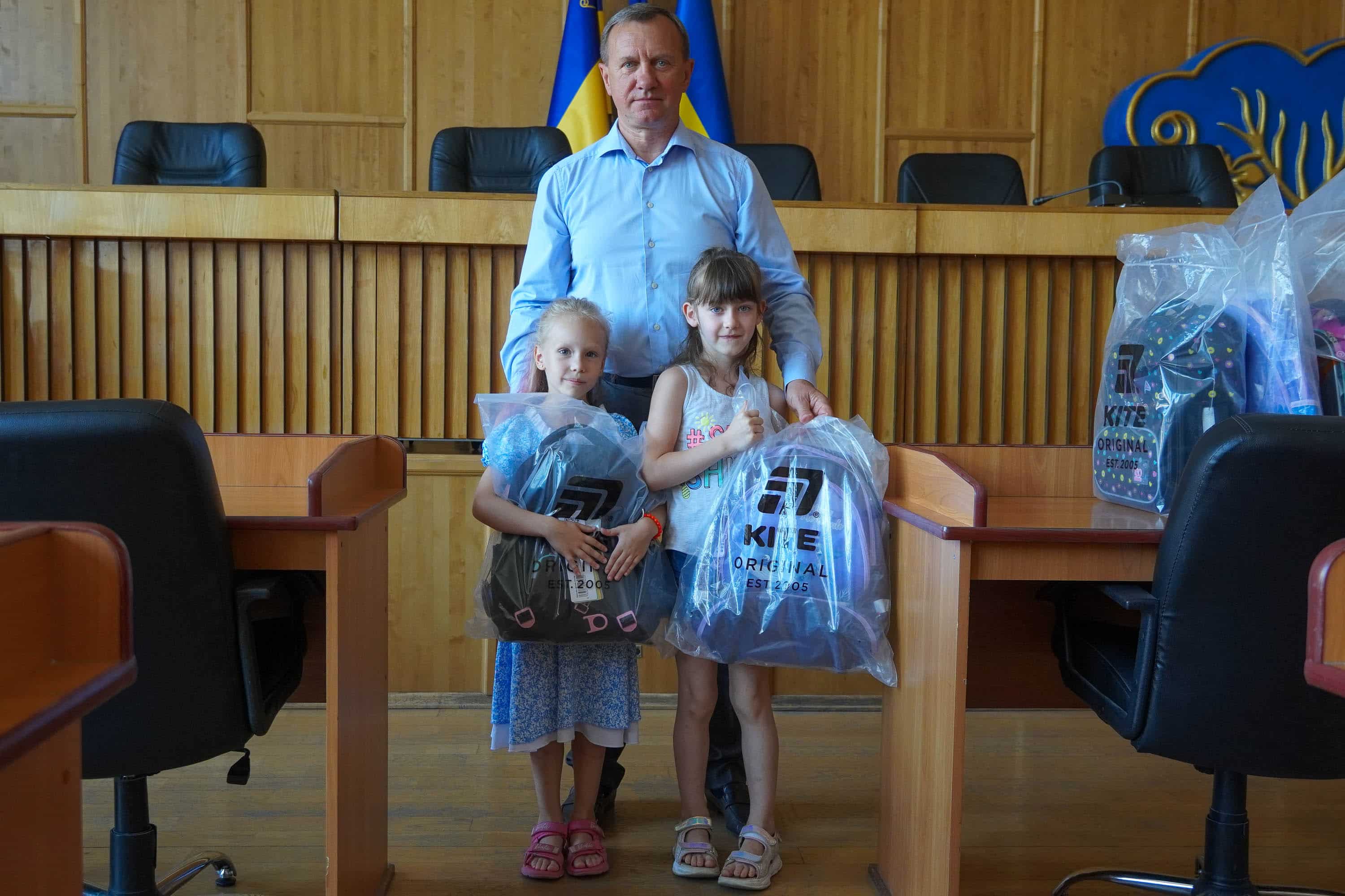Напередодні нового навчального року в Ужгороді провели соціальну акцію на підтримку дітей військовослужбовців