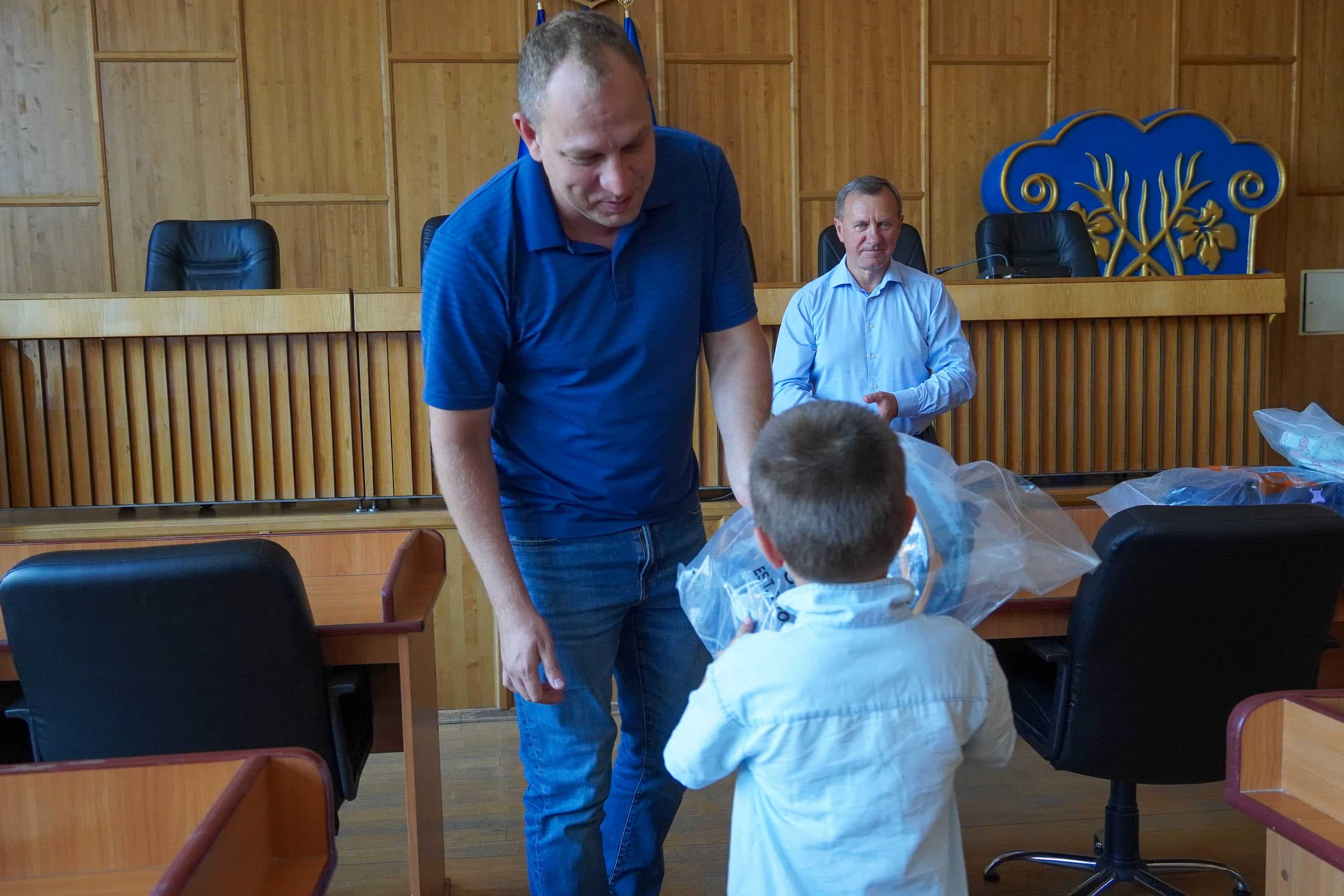 Напередодні нового навчального року в Ужгороді провели соціальну акцію на підтримку дітей військовослужбовців