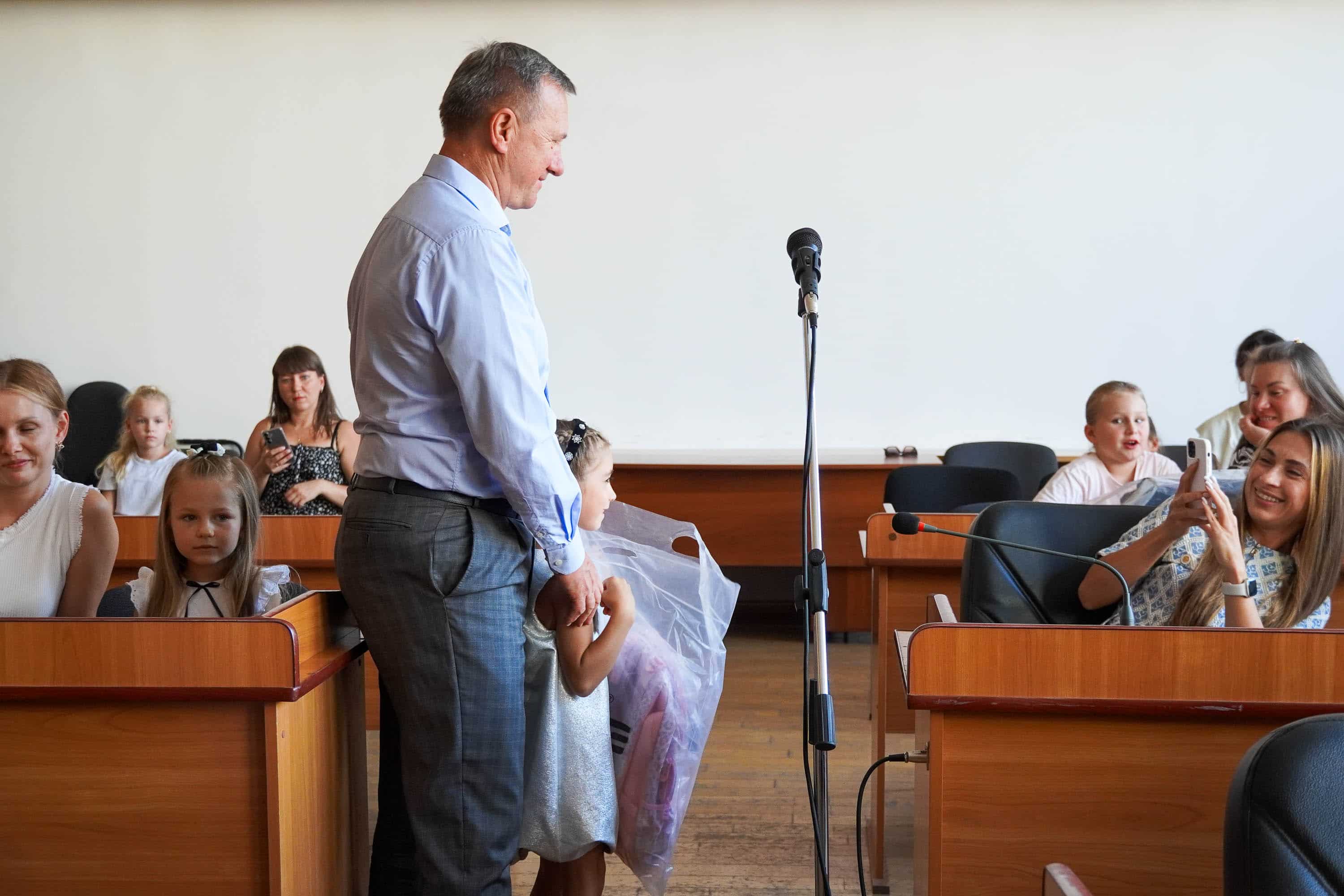 Напередодні нового навчального року в Ужгороді провели соціальну акцію на підтримку дітей військовослужбовців