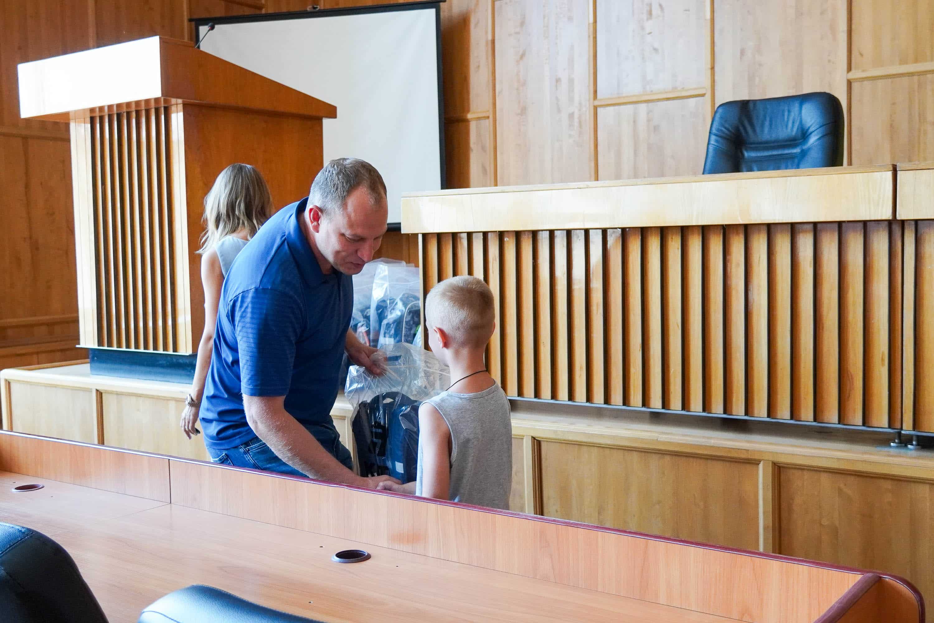 Напередодні нового навчального року в Ужгороді провели соціальну акцію на підтримку дітей військовослужбовців