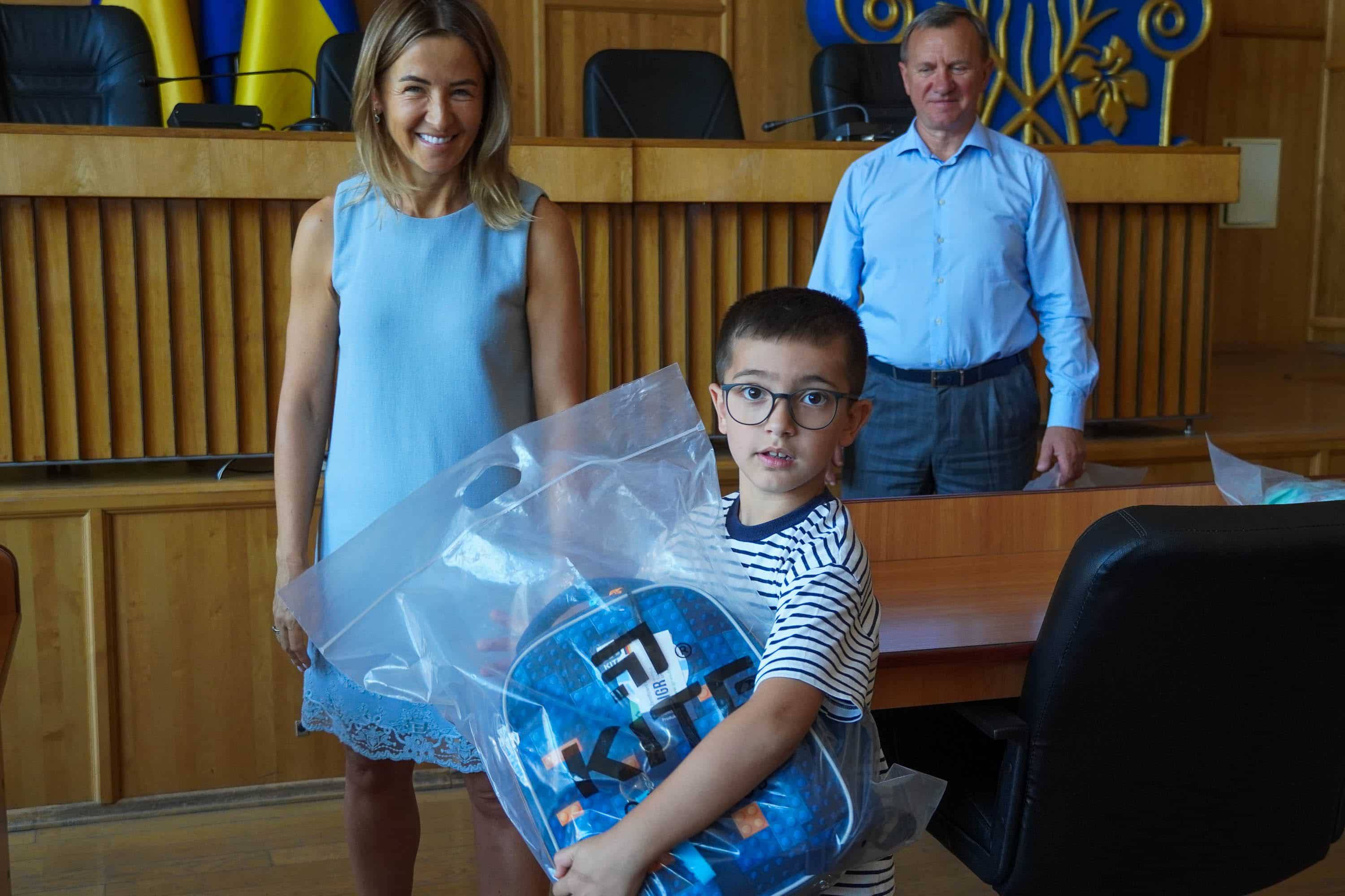 Напередодні нового навчального року в Ужгороді провели соціальну акцію на підтримку дітей військовослужбовців