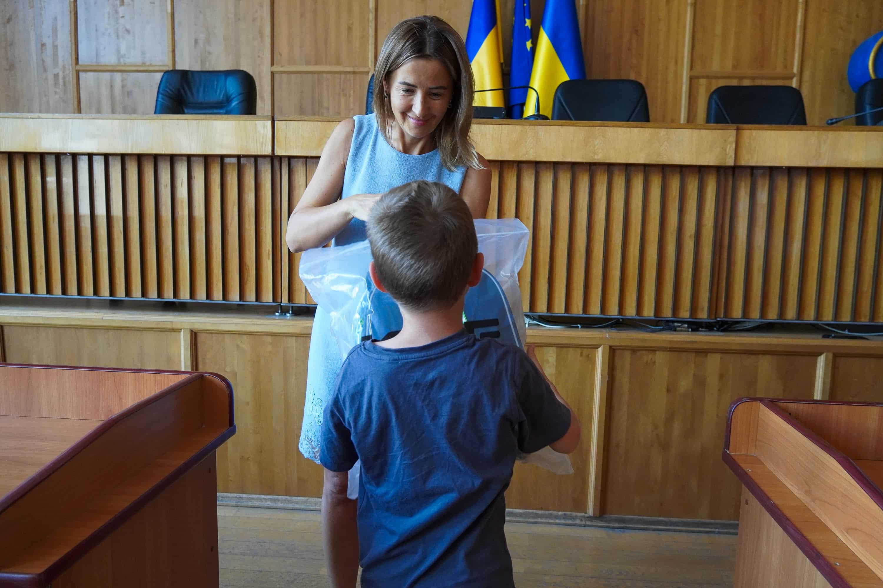 Напередодні нового навчального року в Ужгороді провели соціальну акцію на підтримку дітей військовослужбовців