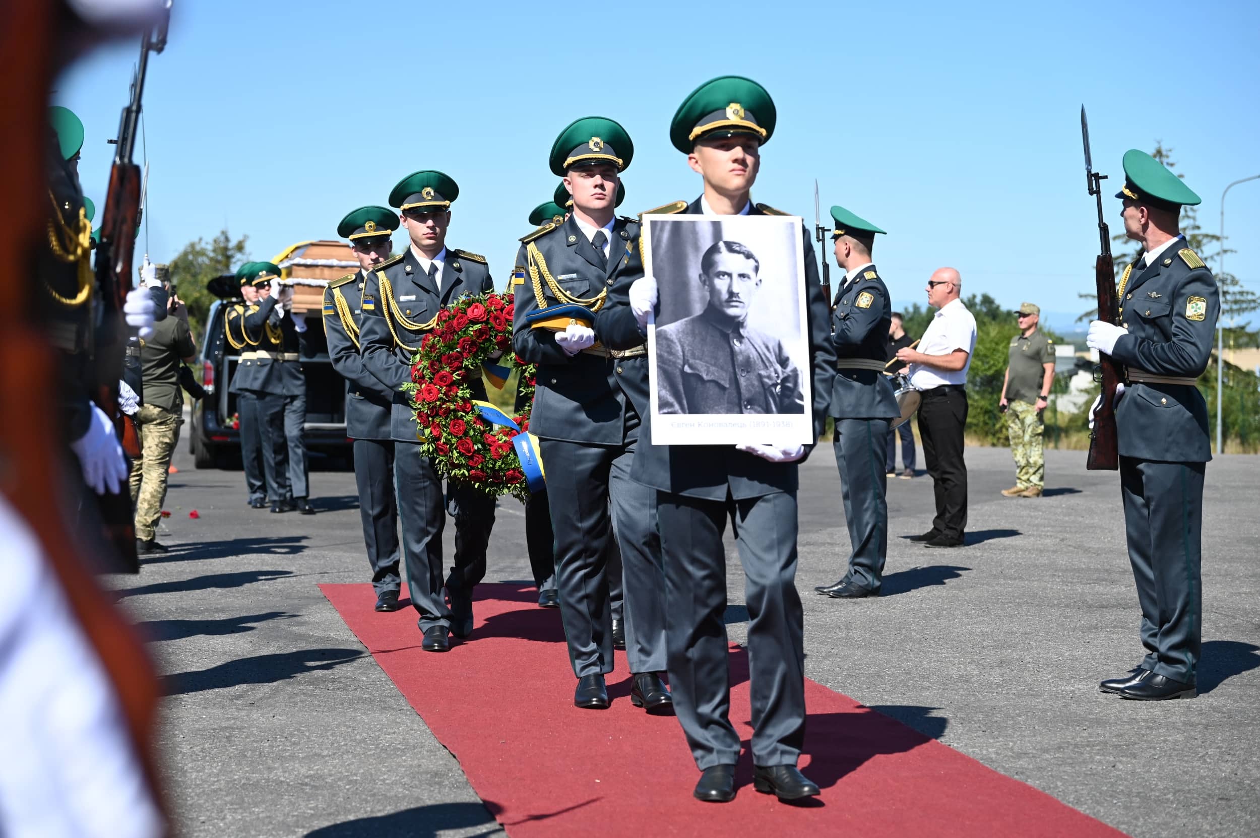 Закарпаття зустріло прах Євгена Коновальця