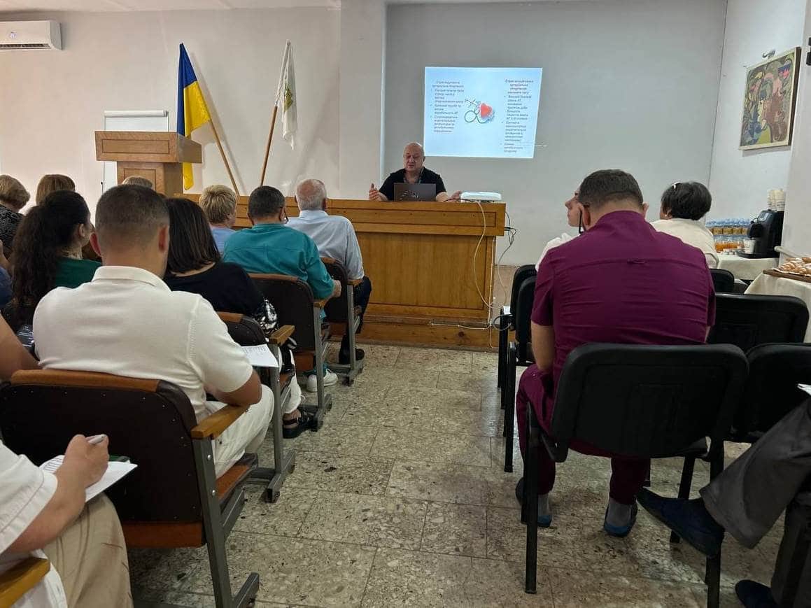 Медики Ужгорода поділилися досвідом допомоги військовим та ВПО