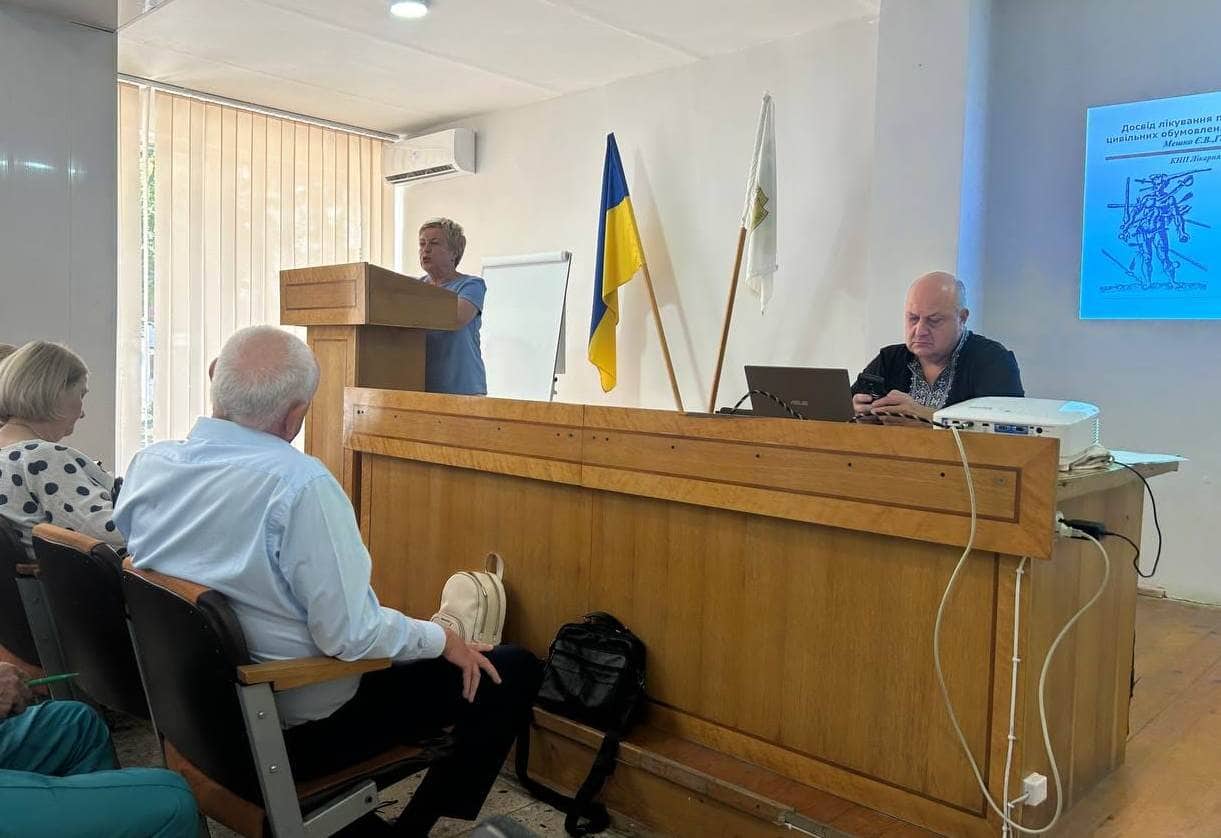 Медики Ужгорода поділилися досвідом допомоги військовим та ВПО