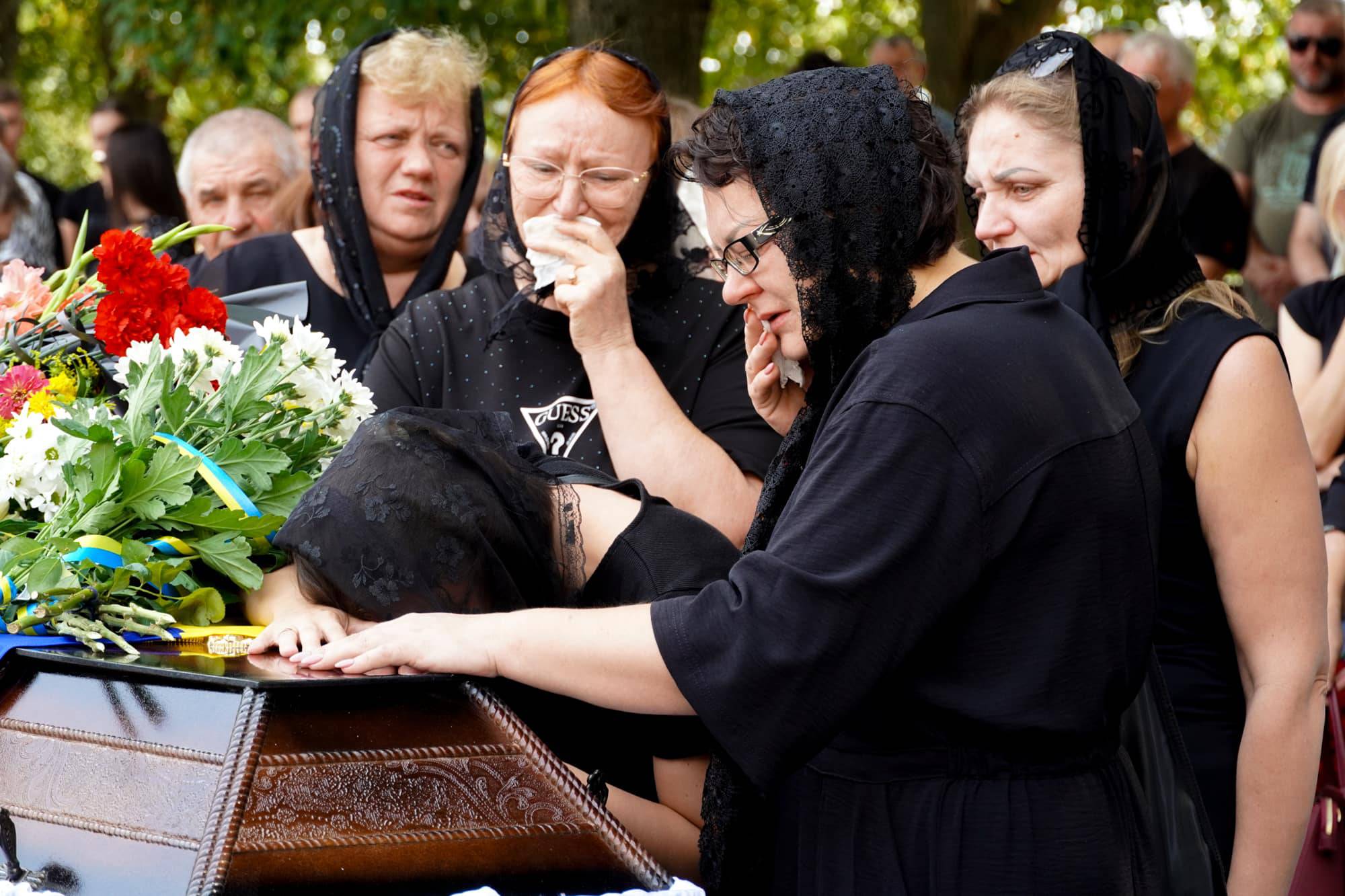 Назавжди 30: Ужгород сьогодні попрощався зі ще одним захисником, солдатом Вадимом Балогом