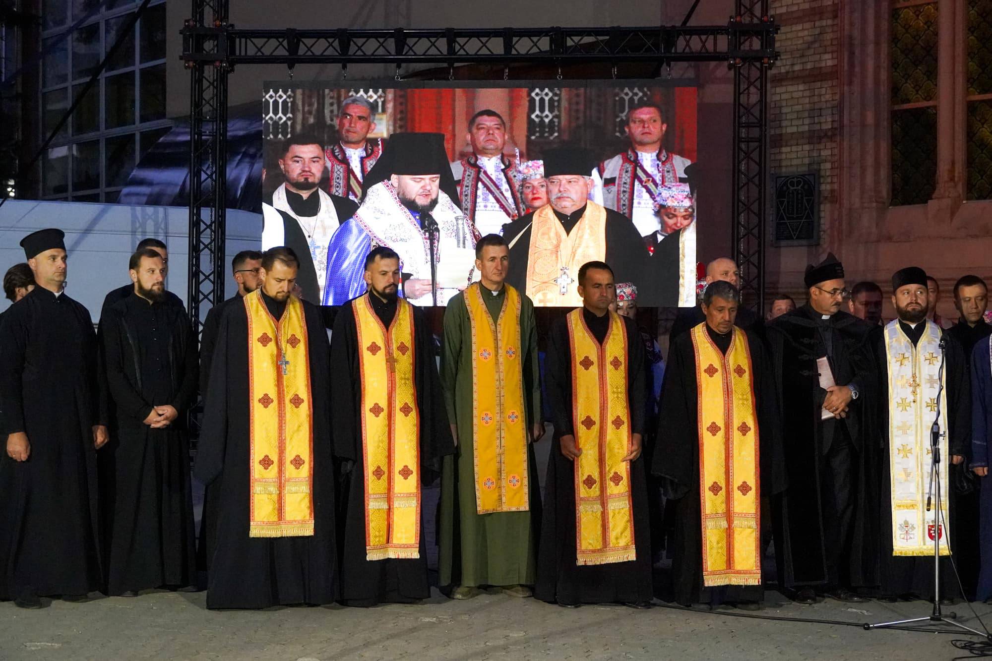 Світанок 35-го Дня Незалежності України в Ужгороді зустріли спільною молитвою