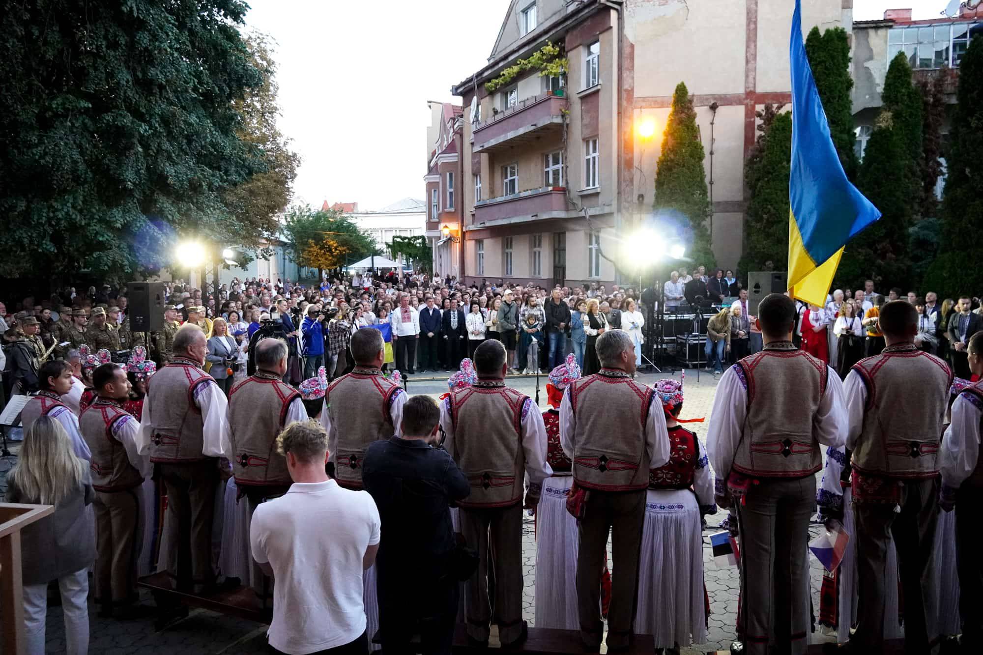 Світанок 35-го Дня Незалежності України в Ужгороді зустріли спільною молитвою