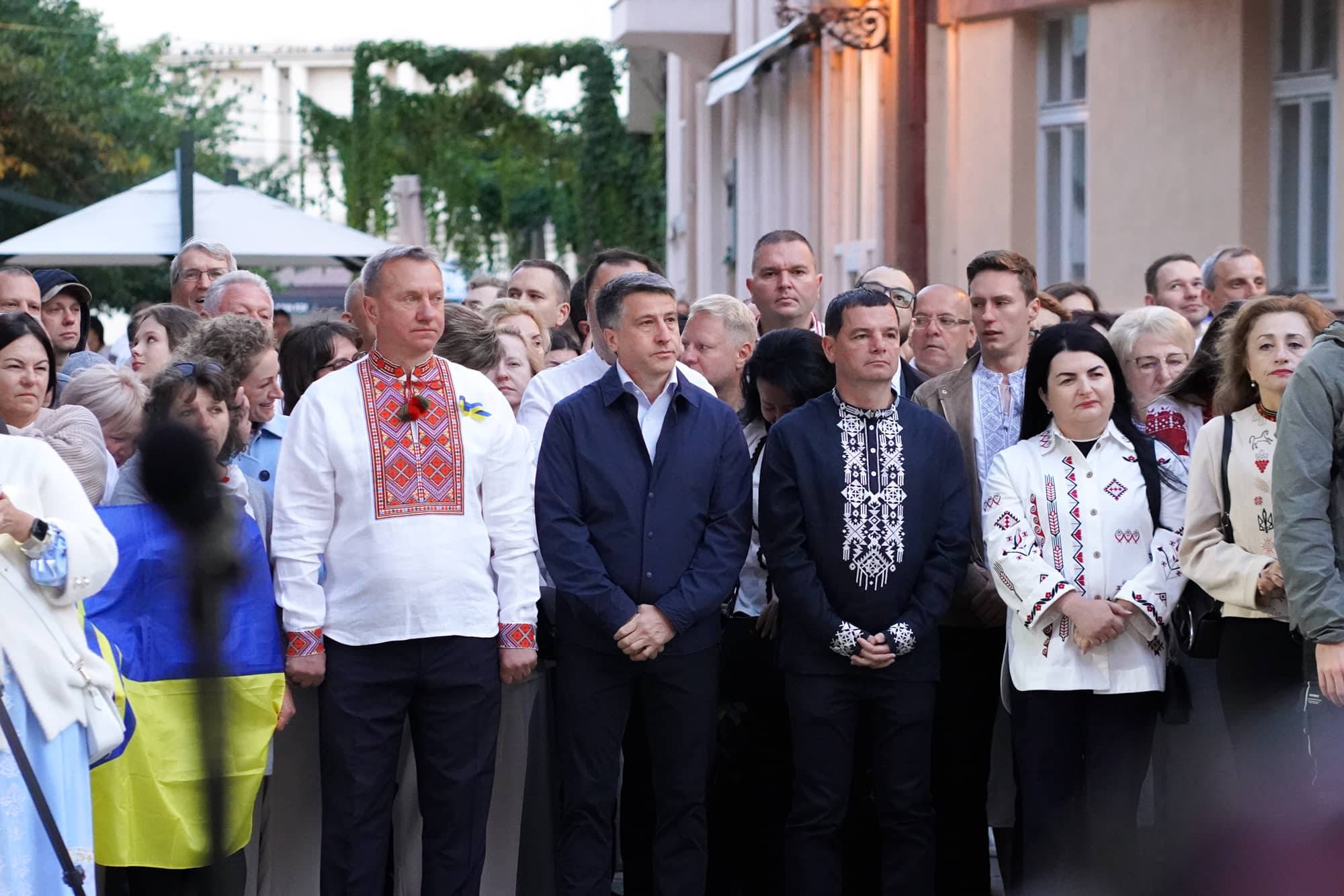 Світанок 35-го Дня Незалежності України в Ужгороді зустріли спільною молитвою